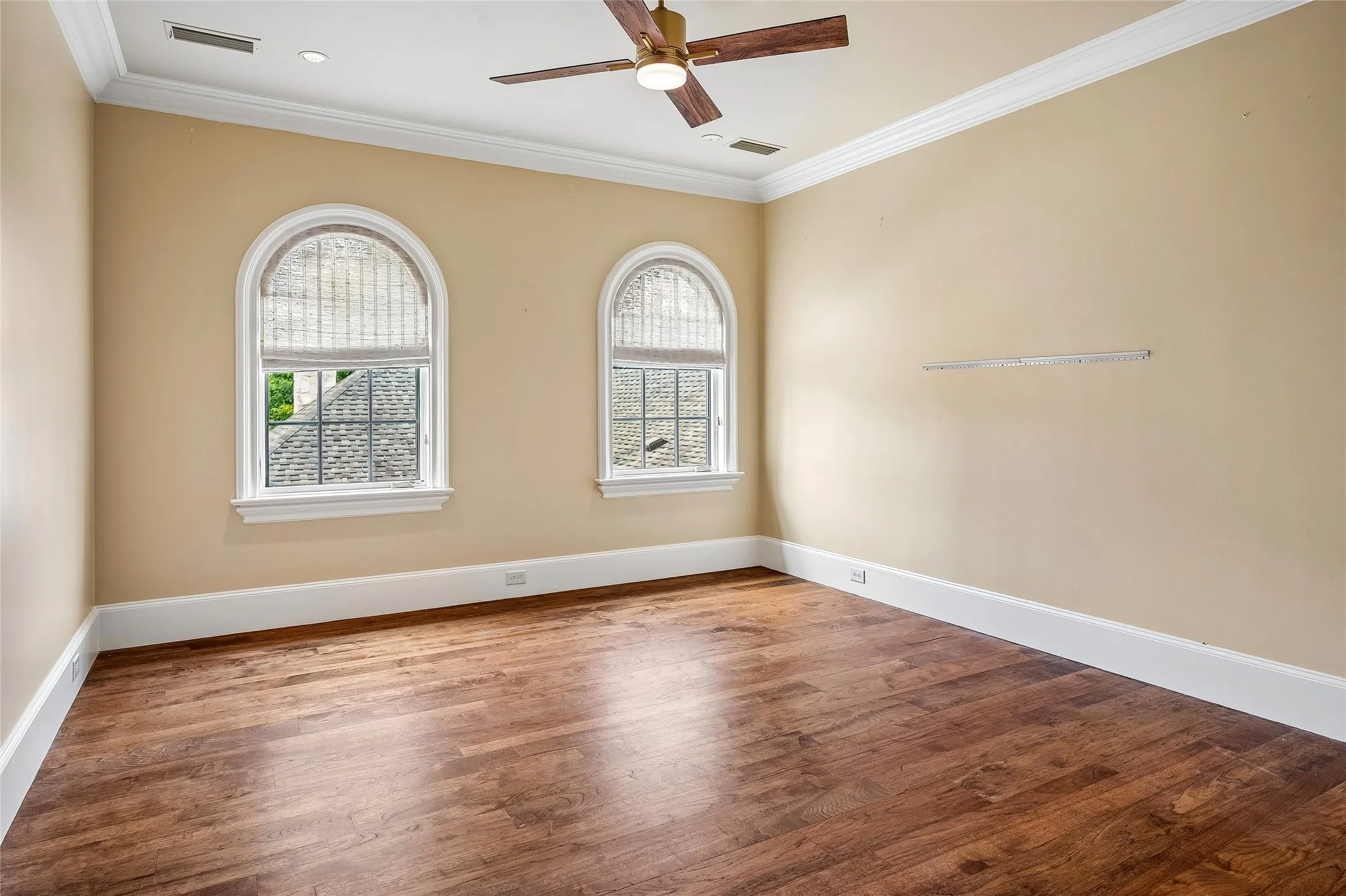 Single Family Residence For Sale in Dallas County , 4424 Manning Lane, Dallas, Texas 75220, 4 Bedroom, 5 Bathroom, 2 Garage spaces, 6,530 Sqft, built in 2007, mls#21280377, Real Estate Agent in Dallas, Homes For Sale in Dallas county, Homes For Sale in Dallas, Realtor in Dallas Texas, Real Estate Brokerage Independent Realty Texas, Luminita Cordes Realtor