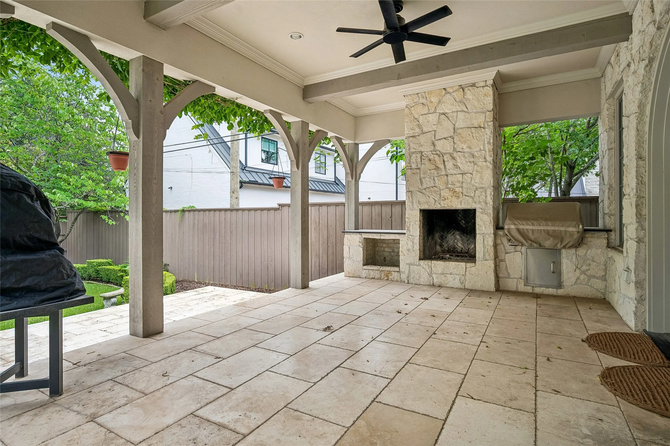 Single Family Residence For Sale in Dallas County , 4424 Manning Lane, Dallas, Texas 75220, 4 Bedroom, 5 Bathroom, 2 Garage spaces, 6,530 Sqft, built in 2007, mls#21280377, Real Estate Agent in Dallas, Homes For Sale in Dallas county, Homes For Sale in Dallas, Realtor in Dallas Texas, Real Estate Brokerage Independent Realty Texas, Luminita Cordes Realtor