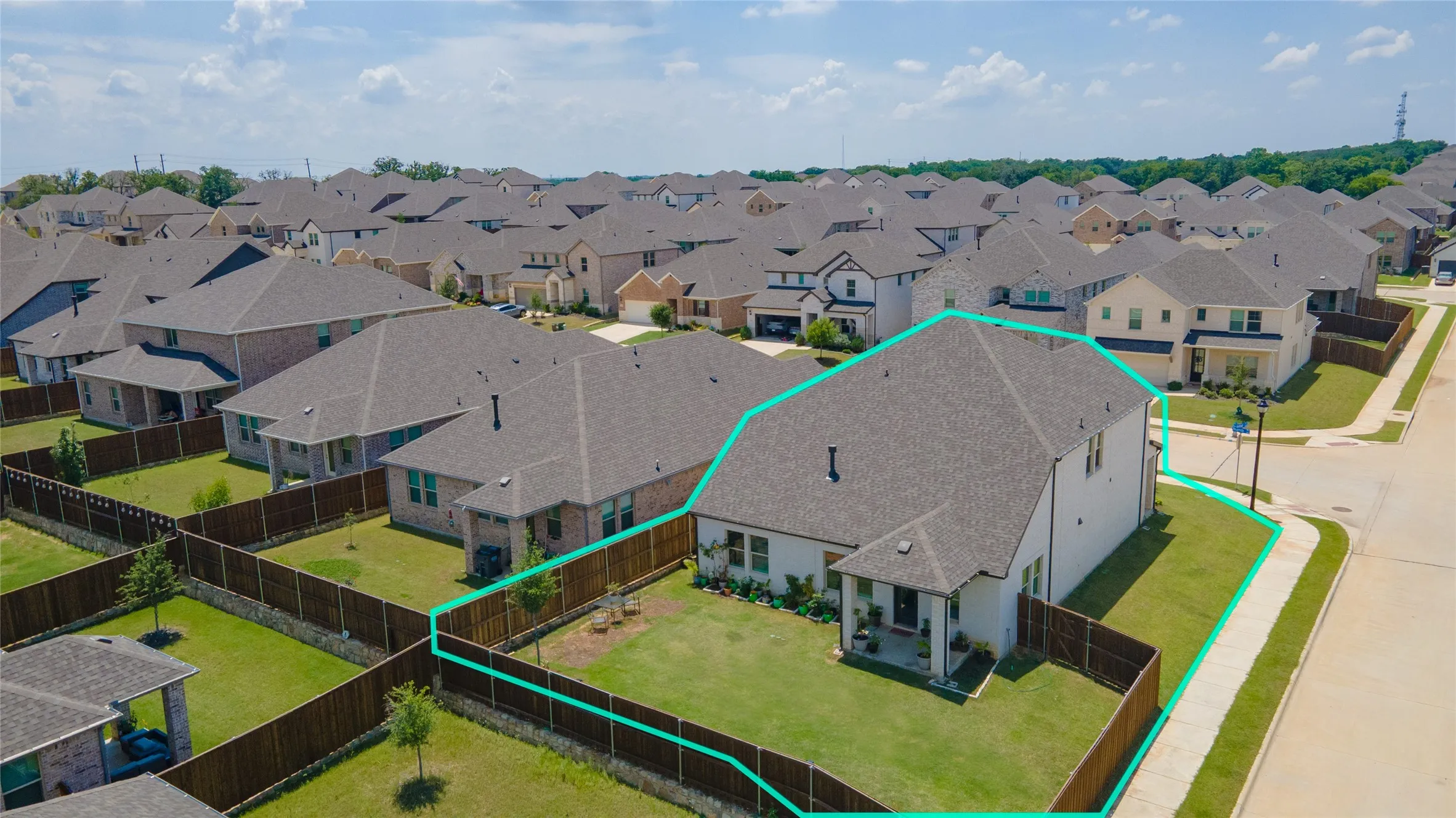 Single Family Residence For Sale in Denton County , 2424 Yosemite Way, Corinth, Texas 76210, 5 Bedroom, 3 Bathroom, 2 Garage spaces, 3,024 Sqft, built in 2023, mls#21282812, Real Estate Agent in Corinth, Homes For Sale in Denton county, Homes For Sale in Corinth, Realtor in Corinth Texas, Real Estate Brokerage Independent Realty Texas, Luminita Cordes Realtor