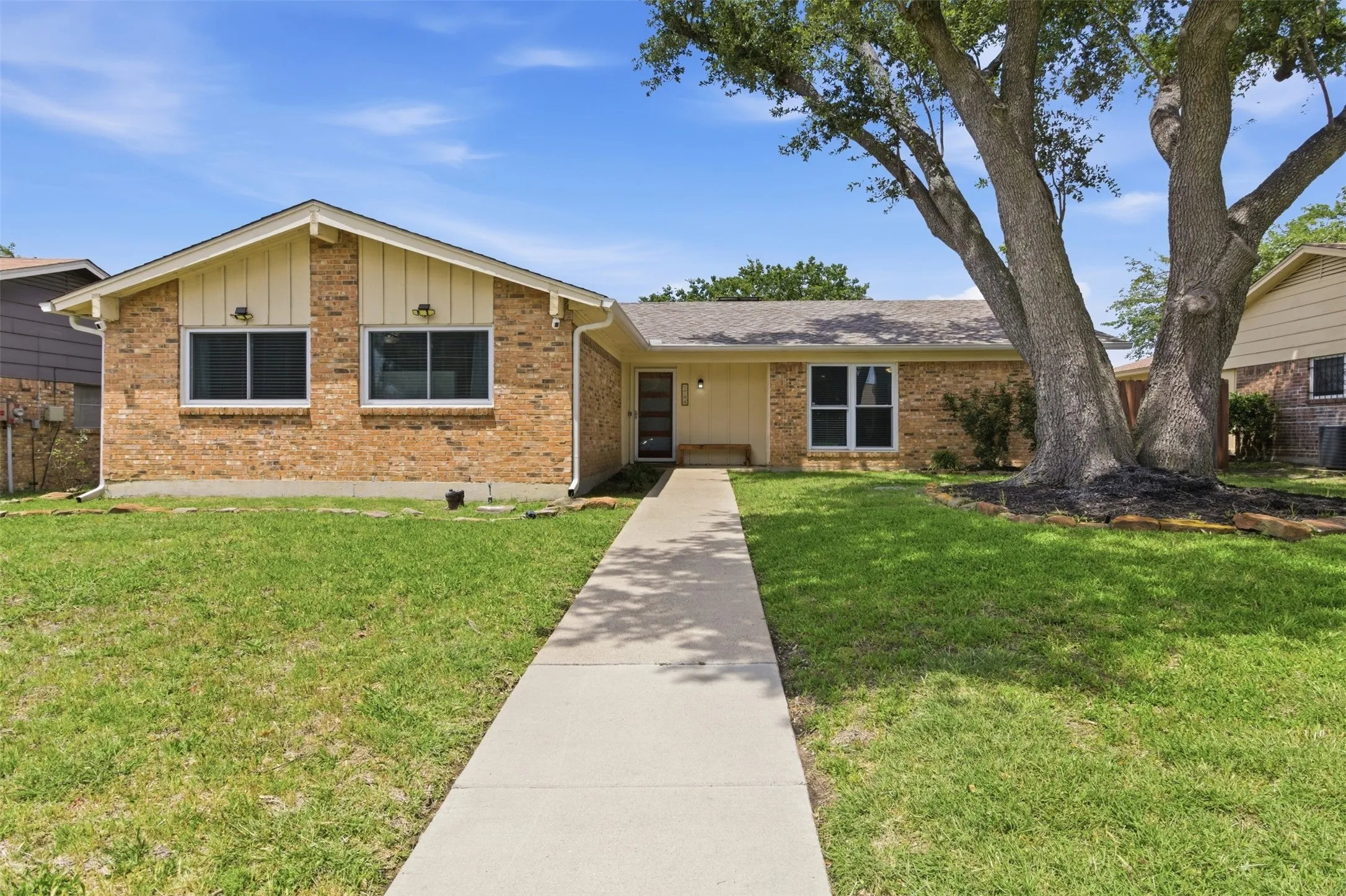 Single Family Residence For Sale in Dallas County , 1709 Goliad Drive, Garland, Texas 75042, 3 Bedrooms, 2 Bathrooms, Garage spaces, 1,606 Sqft, built in 1973, Price $330,000, mls#21284139, Real Estate Agent in Garland, Homes For Sale in Dallas county, Homes For Sale in Garland, Realtor in Garland Texas, Real Estate Brokerage Independent Realty Texas, Luminita Cordes Realtor
