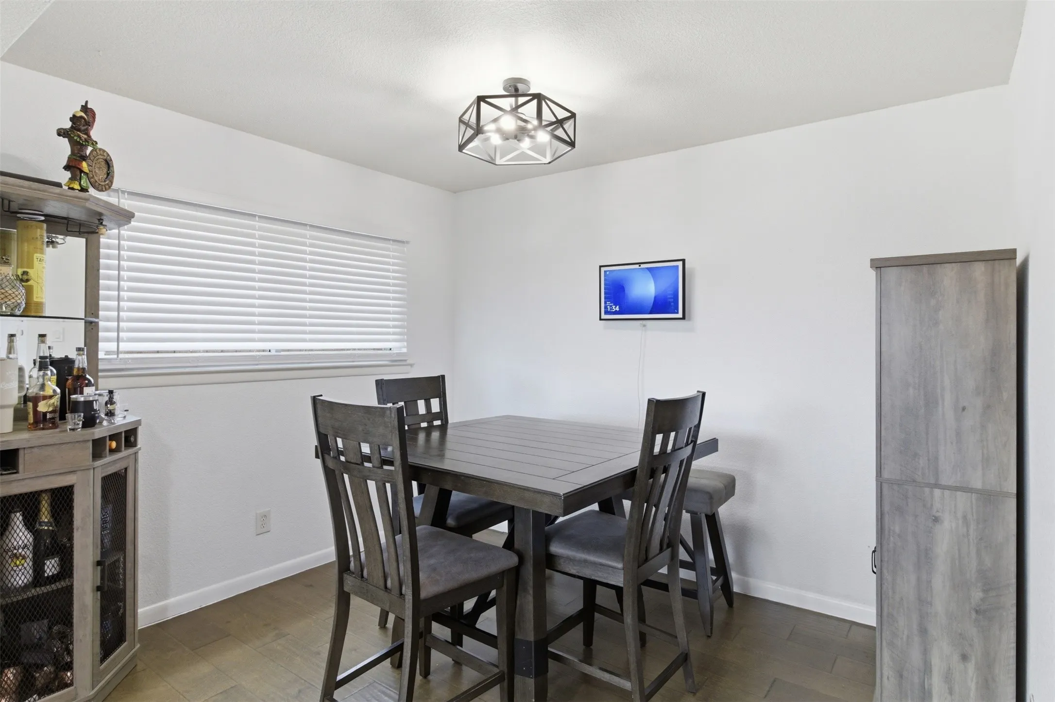 Single Family Residence For Sale in Dallas County , 1709 Goliad Drive, Garland, Texas 75042, 3 Bedrooms, 2 Bathrooms, Garage spaces, 1,606 Sqft, built in 1973, Price $330,000, mls#21284139, Real Estate Agent in Garland, Homes For Sale in Dallas county, Homes For Sale in Garland, Realtor in Garland Texas, Real Estate Brokerage Independent Realty Texas, Luminita Cordes Realtor