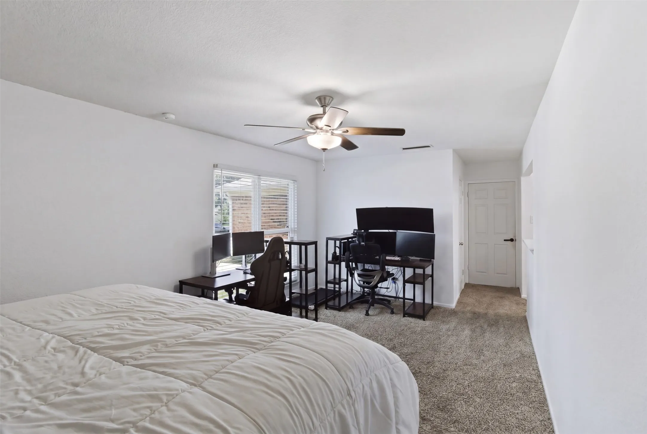 Single Family Residence For Sale in Dallas County , 1709 Goliad Drive, Garland, Texas 75042, 3 Bedrooms, 2 Bathrooms, Garage spaces, 1,606 Sqft, built in 1973, Price $330,000, mls#21284139, Real Estate Agent in Garland, Homes For Sale in Dallas county, Homes For Sale in Garland, Realtor in Garland Texas, Real Estate Brokerage Independent Realty Texas, Luminita Cordes Realtor