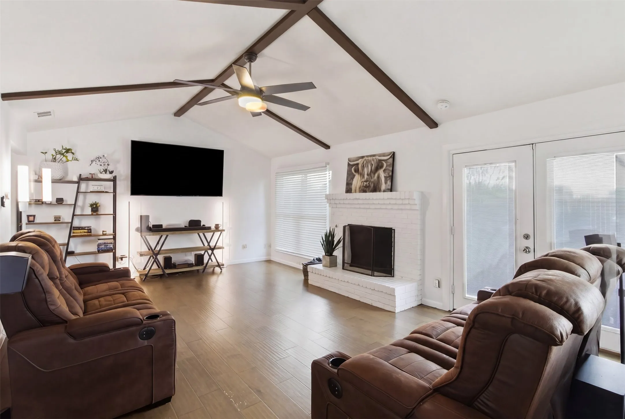 Single Family Residence For Sale in Dallas County , 1709 Goliad Drive, Garland, Texas 75042, 3 Bedrooms, 2 Bathrooms, Garage spaces, 1,606 Sqft, built in 1973, Price $330,000, mls#21284139, Real Estate Agent in Garland, Homes For Sale in Dallas county, Homes For Sale in Garland, Realtor in Garland Texas, Real Estate Brokerage Independent Realty Texas, Luminita Cordes Realtor
