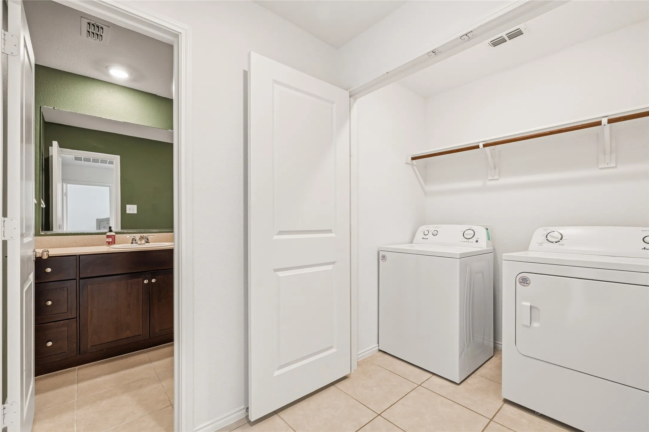 Single Family Residence For Sale in Collin County , 5646 Bristle Leaf Drive, Princeton, Texas 75407, 2 Bedroom, 1 Bathroom, 1 Garage spaces, 1,012 Sqft, built in 2022, mls#21282423, Real Estate Agent in Princeton, Homes For Sale in Collin county, Homes For Sale in Princeton, Realtor in Princeton Texas, Real Estate Brokerage Independent Realty Texas, Luminita Cordes Realtor