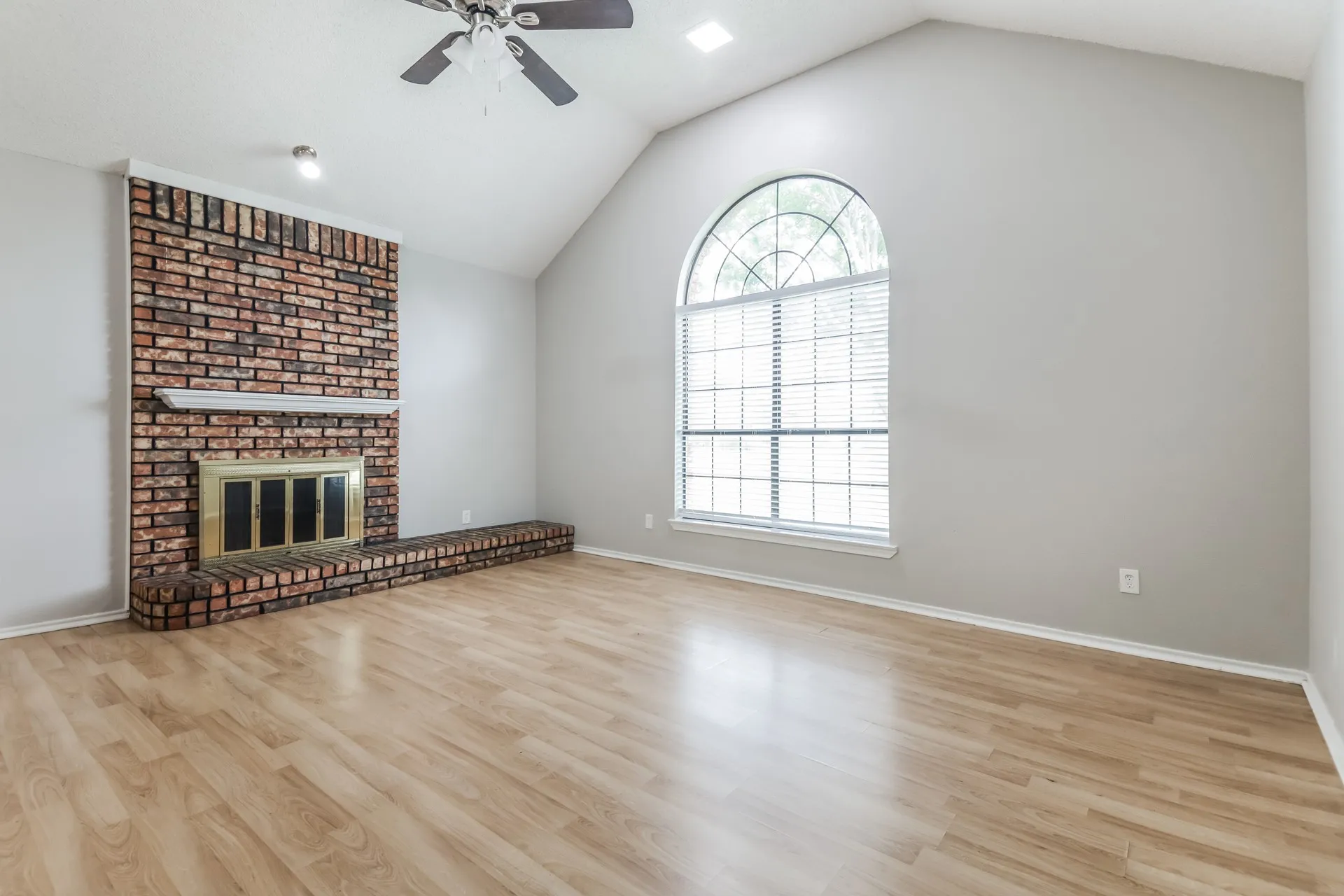 Single Family Residence For Rent in Denton County , 2026 Greenview Drive, Carrollton, Texas 75010, 2 Bedroom, 1 Bathroom, 2 Garage spaces, 1,000 Sqft, built in 1989, mls#21284416, Real Estate Agent in Carrollton, Homes For Rent in Denton county, Homes For Rent in Carrollton, Realtor in Carrollton Texas, Real Estate Brokerage Independent Realty Texas, Luminita Cordes Realtor