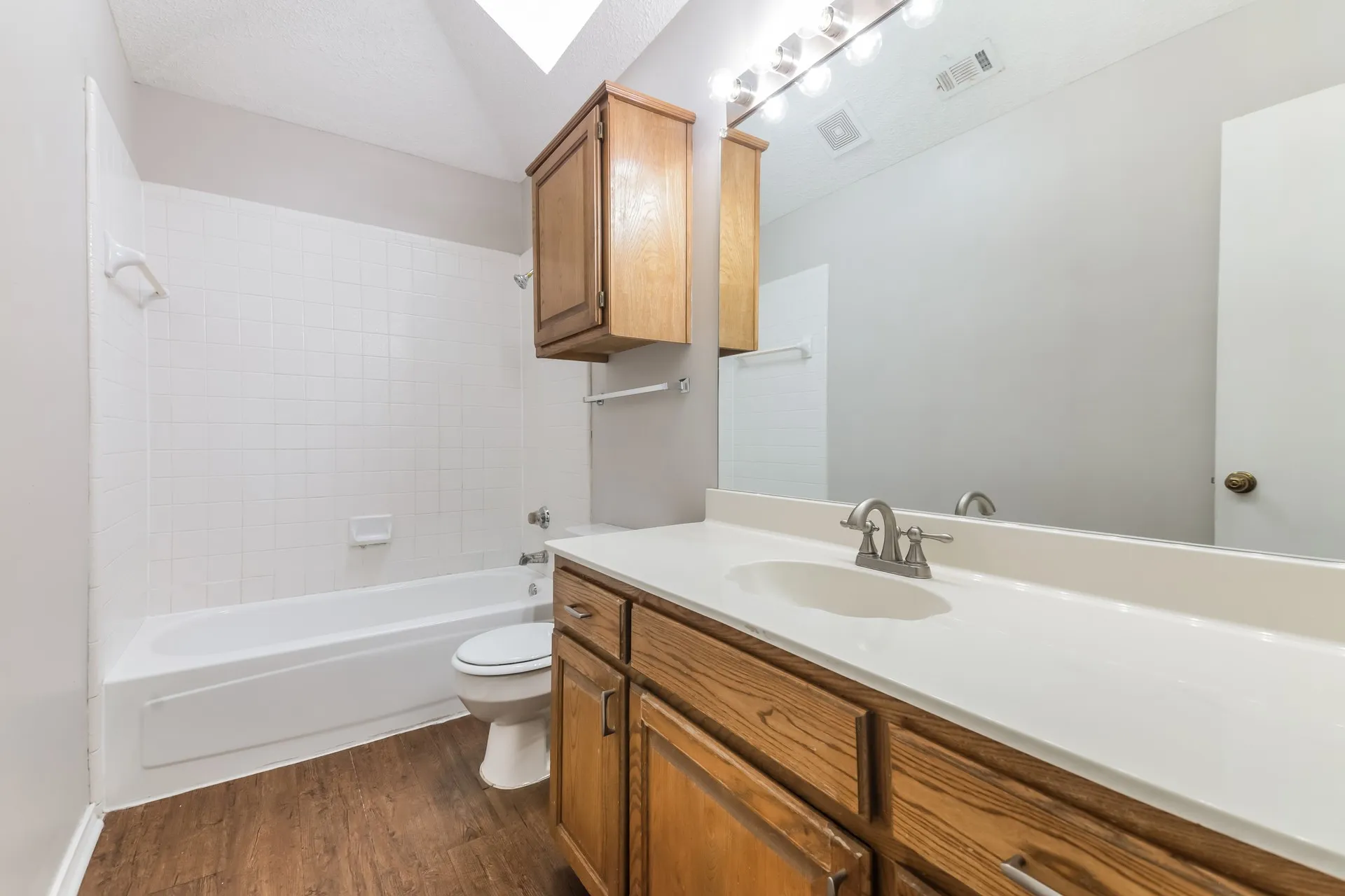 Single Family Residence For Rent in Denton County , 2026 Greenview Drive, Carrollton, Texas 75010, 2 Bedroom, 1 Bathroom, 2 Garage spaces, 1,000 Sqft, built in 1989, mls#21284416, Real Estate Agent in Carrollton, Homes For Rent in Denton county, Homes For Rent in Carrollton, Realtor in Carrollton Texas, Real Estate Brokerage Independent Realty Texas, Luminita Cordes Realtor
