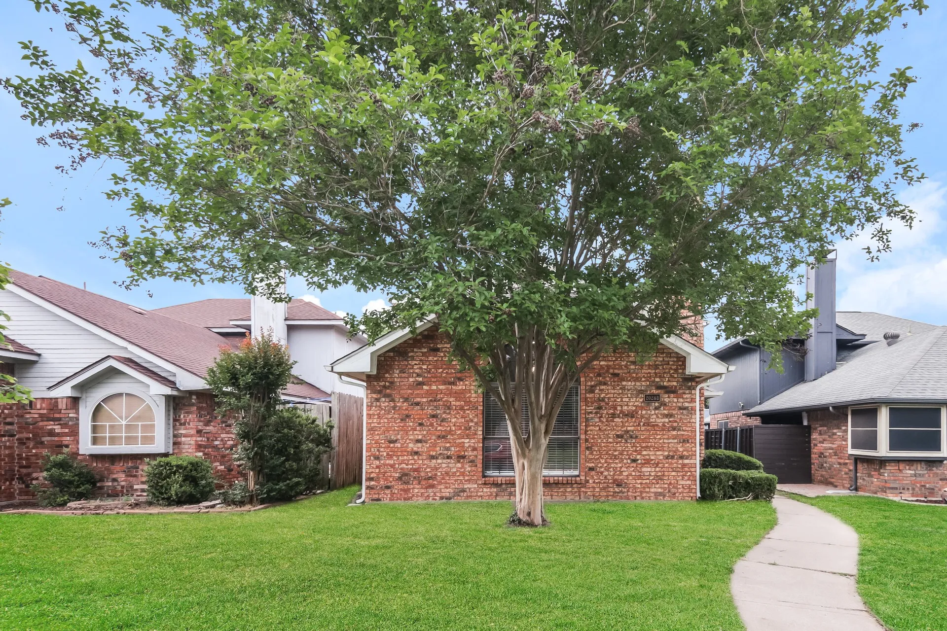 Single Family Residence For Rent in Denton County , 2026 Greenview Drive, Carrollton, Texas 75010, 2 Bedroom, 1 Bathroom, 2 Garage spaces, 1,000 Sqft, built in 1989, mls#21284416, Real Estate Agent in Carrollton, Homes For Rent in Denton county, Homes For Rent in Carrollton, Realtor in Carrollton Texas, Real Estate Brokerage Independent Realty Texas, Luminita Cordes Realtor