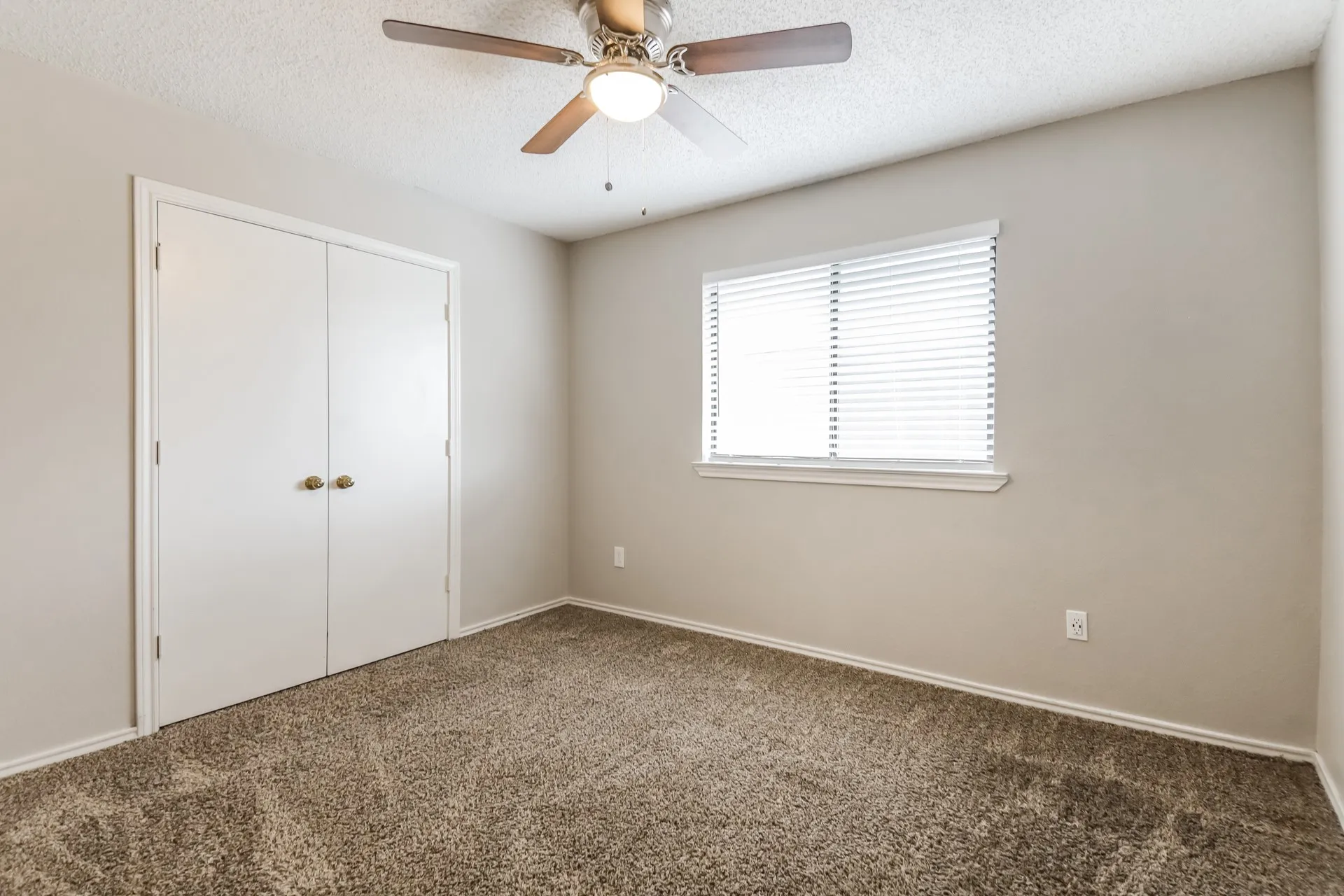 Single Family Residence For Rent in Denton County , 2026 Greenview Drive, Carrollton, Texas 75010, 2 Bedroom, 1 Bathroom, 2 Garage spaces, 1,000 Sqft, built in 1989, mls#21284416, Real Estate Agent in Carrollton, Homes For Rent in Denton county, Homes For Rent in Carrollton, Realtor in Carrollton Texas, Real Estate Brokerage Independent Realty Texas, Luminita Cordes Realtor