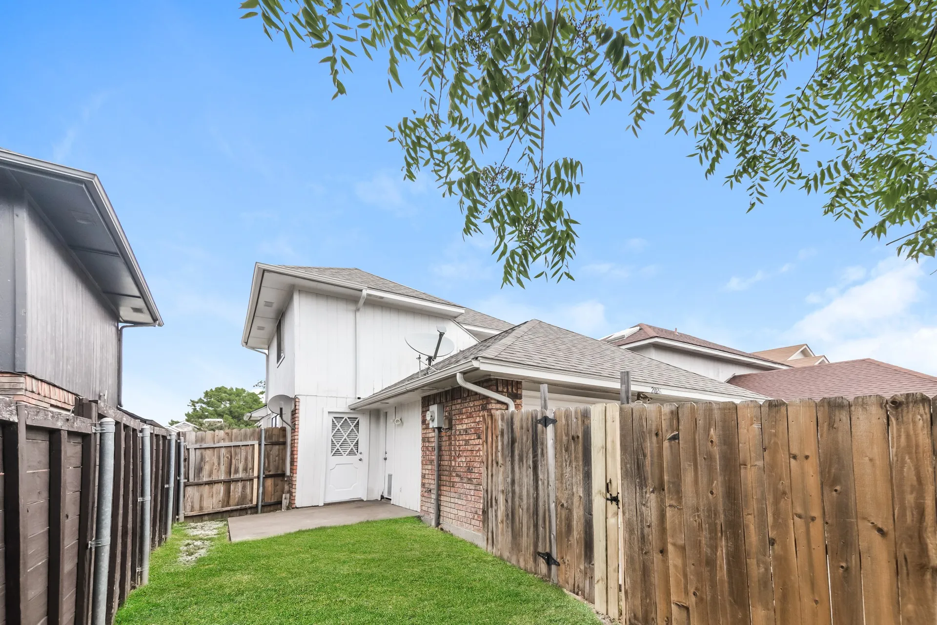 Single Family Residence For Rent in Denton County , 2026 Greenview Drive, Carrollton, Texas 75010, 2 Bedroom, 1 Bathroom, 2 Garage spaces, 1,000 Sqft, built in 1989, mls#21284416, Real Estate Agent in Carrollton, Homes For Rent in Denton county, Homes For Rent in Carrollton, Realtor in Carrollton Texas, Real Estate Brokerage Independent Realty Texas, Luminita Cordes Realtor