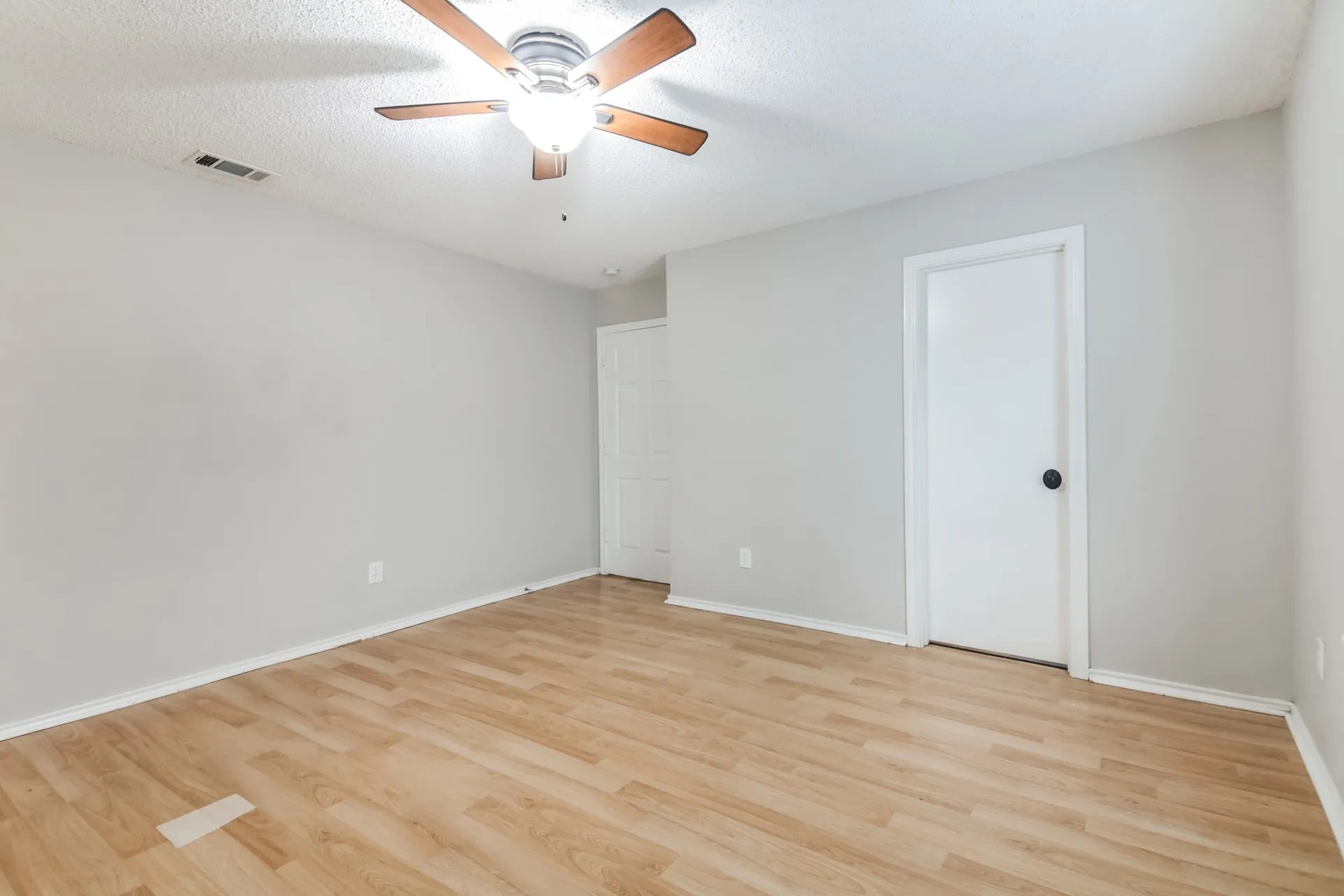 Single Family Residence For Rent in Denton County , 2026 Greenview Drive, Carrollton, Texas 75010, 2 Bedroom, 1 Bathroom, 2 Garage spaces, 1,000 Sqft, built in 1989, mls#21284416, Real Estate Agent in Carrollton, Homes For Rent in Denton county, Homes For Rent in Carrollton, Realtor in Carrollton Texas, Real Estate Brokerage Independent Realty Texas, Luminita Cordes Realtor