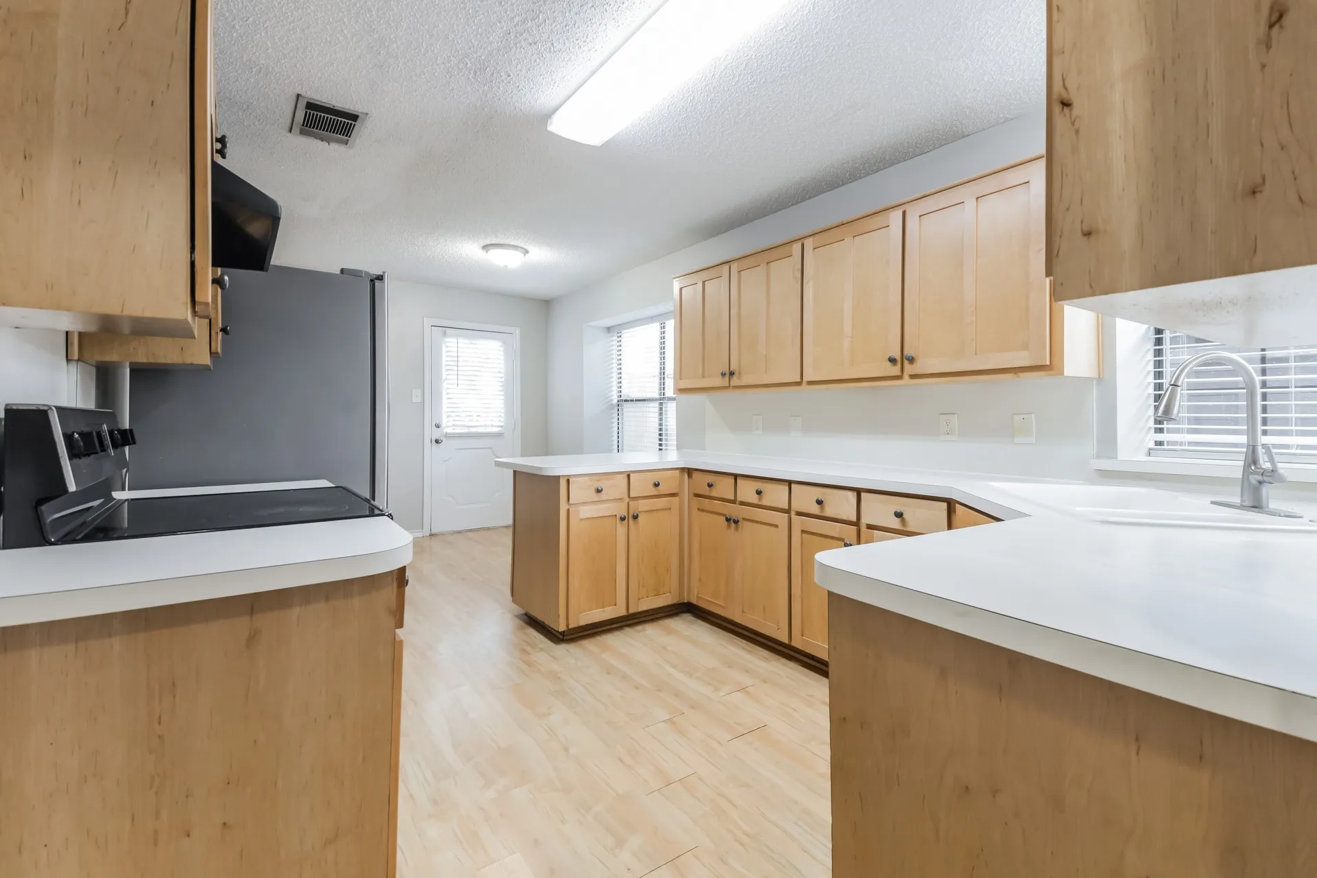 Single Family Residence For Rent in Denton County , 2026 Greenview Drive, Carrollton, Texas 75010, 2 Bedroom, 1 Bathroom, 2 Garage spaces, 1,000 Sqft, built in 1989, mls#21284416, Real Estate Agent in Carrollton, Homes For Rent in Denton county, Homes For Rent in Carrollton, Realtor in Carrollton Texas, Real Estate Brokerage Independent Realty Texas, Luminita Cordes Realtor