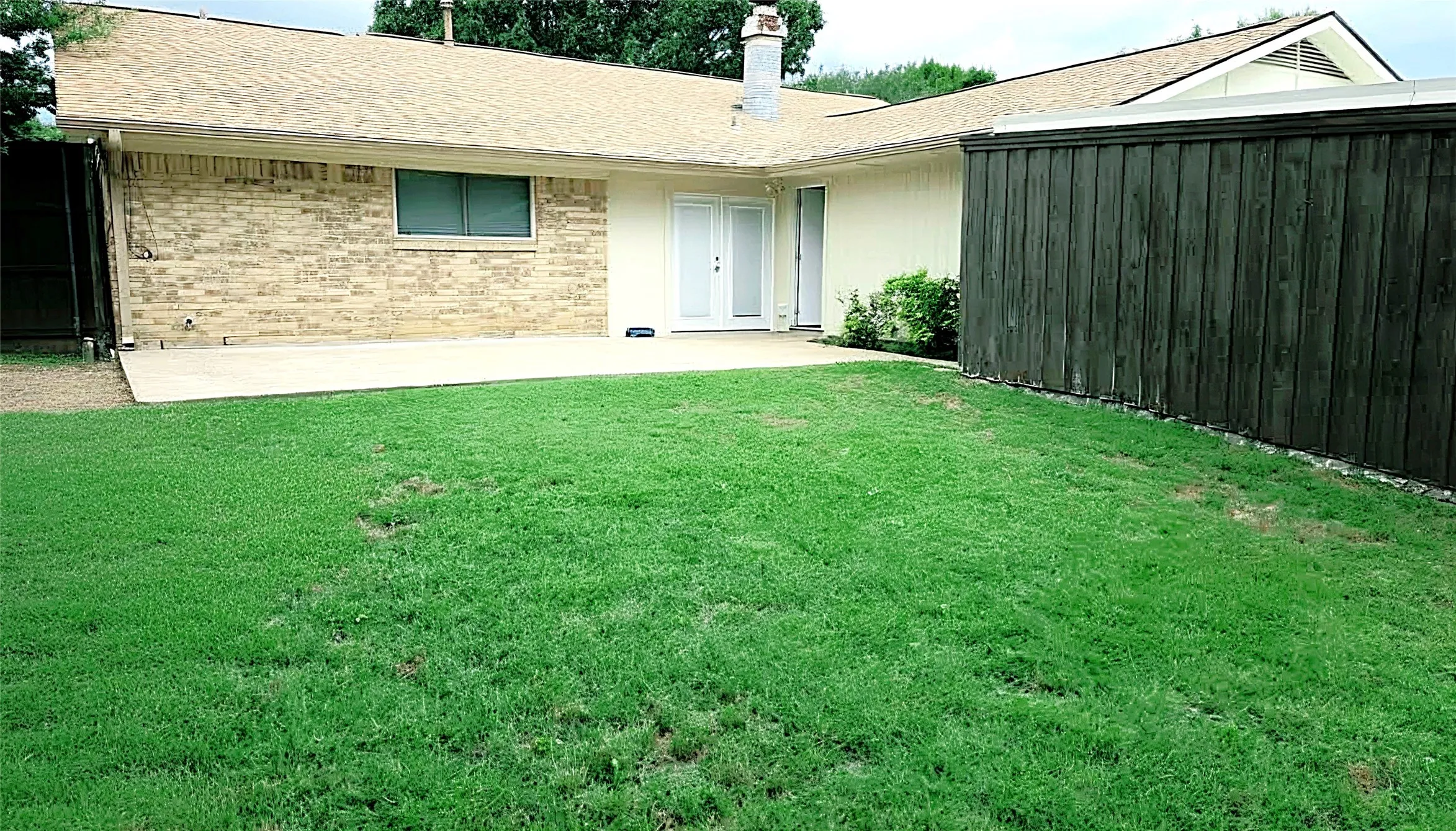Single Family Residence For Sale in Dallas County , 3610 Cheyenne Trail, Garland, Texas 75044, 3 Bedroom, 2 Bathroom, 2 Garage spaces, 1,661 Sqft, built in 1977, mls#21265873, Real Estate Agent in Garland, Homes For Sale in Dallas county, Homes For Sale in Garland, Realtor in Garland Texas, Real Estate Brokerage Independent Realty Texas, Luminita Cordes Realtor