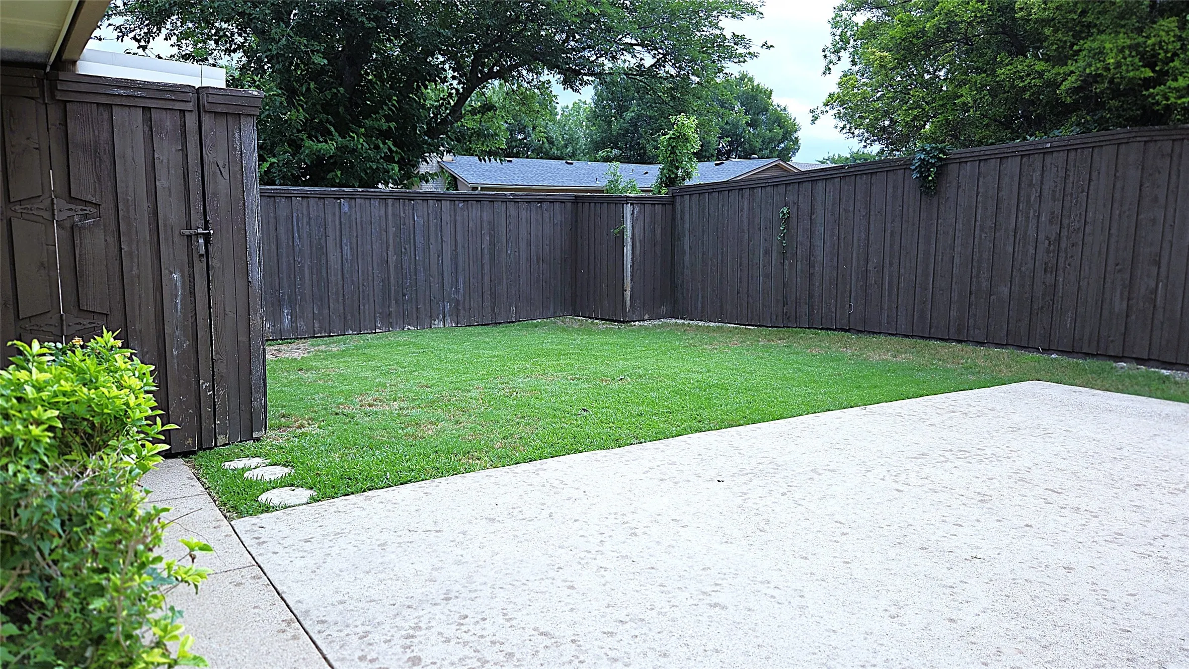 Single Family Residence For Sale in Dallas County , 3610 Cheyenne Trail, Garland, Texas 75044, 3 Bedroom, 2 Bathroom, 2 Garage spaces, 1,661 Sqft, built in 1977, mls#21265873, Real Estate Agent in Garland, Homes For Sale in Dallas county, Homes For Sale in Garland, Realtor in Garland Texas, Real Estate Brokerage Independent Realty Texas, Luminita Cordes Realtor
