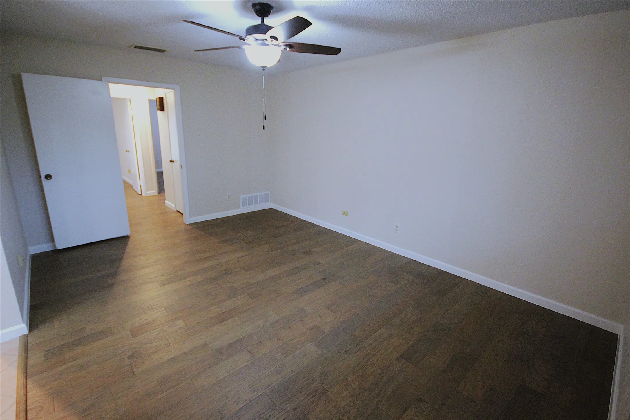 Single Family Residence For Sale in Dallas County , 3610 Cheyenne Trail, Garland, Texas 75044, 3 Bedroom, 2 Bathroom, 2 Garage spaces, 1,661 Sqft, built in 1977, mls#21265873, Real Estate Agent in Garland, Homes For Sale in Dallas county, Homes For Sale in Garland, Realtor in Garland Texas, Real Estate Brokerage Independent Realty Texas, Luminita Cordes Realtor