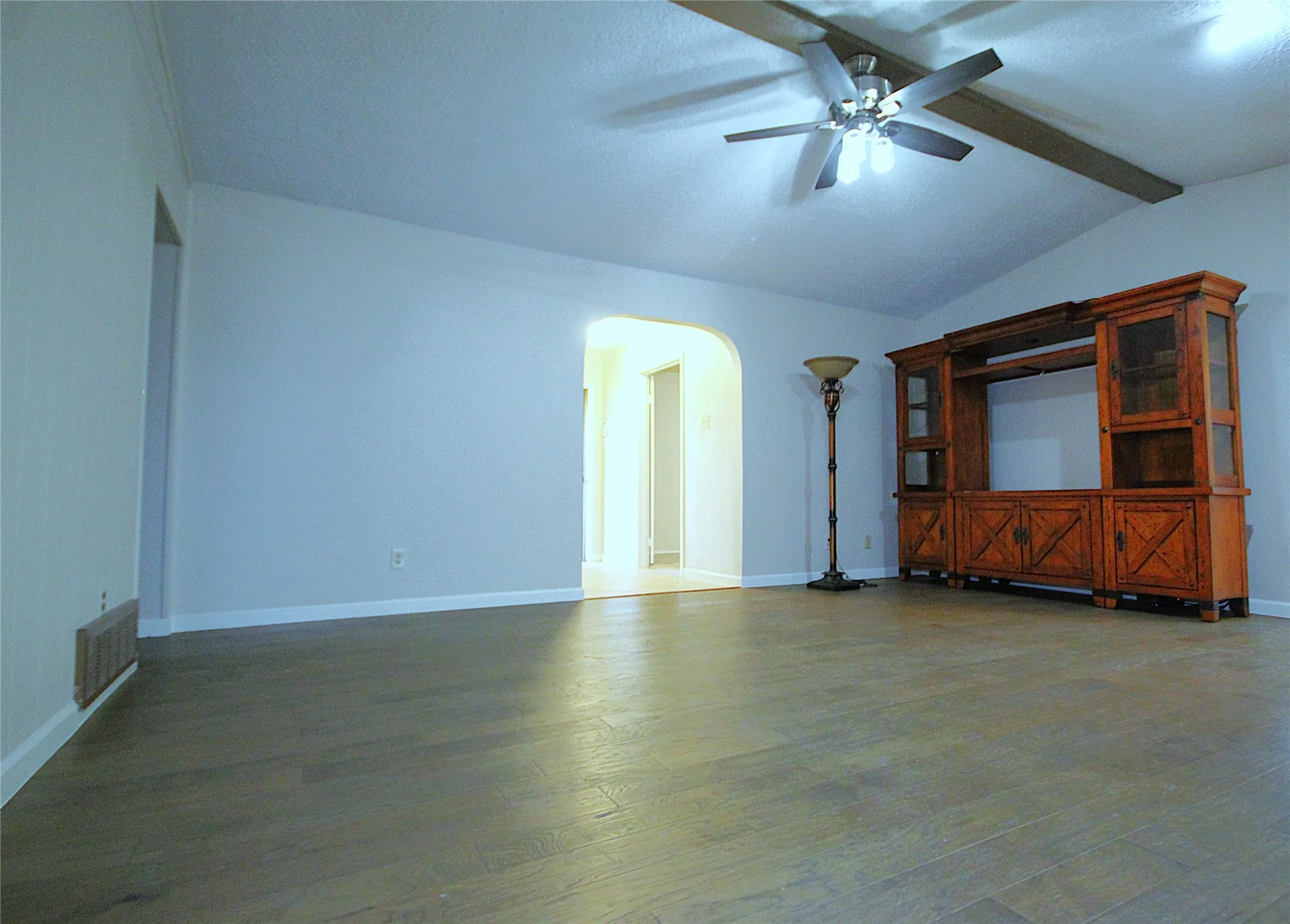 Single Family Residence For Sale in Dallas County , 3610 Cheyenne Trail, Garland, Texas 75044, 3 Bedroom, 2 Bathroom, 2 Garage spaces, 1,661 Sqft, built in 1977, mls#21265873, Real Estate Agent in Garland, Homes For Sale in Dallas county, Homes For Sale in Garland, Realtor in Garland Texas, Real Estate Brokerage Independent Realty Texas, Luminita Cordes Realtor
