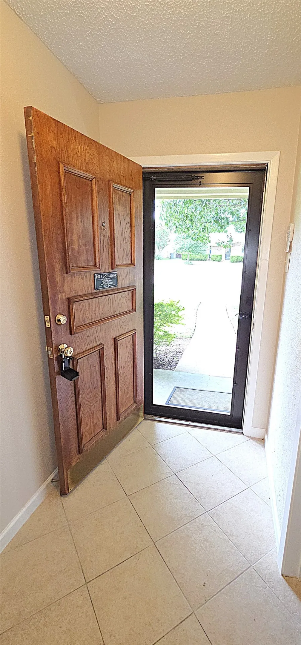 Single Family Residence For Sale in Dallas County , 3610 Cheyenne Trail, Garland, Texas 75044, 3 Bedroom, 2 Bathroom, 2 Garage spaces, 1,661 Sqft, built in 1977, mls#21265873, Real Estate Agent in Garland, Homes For Sale in Dallas county, Homes For Sale in Garland, Realtor in Garland Texas, Real Estate Brokerage Independent Realty Texas, Luminita Cordes Realtor