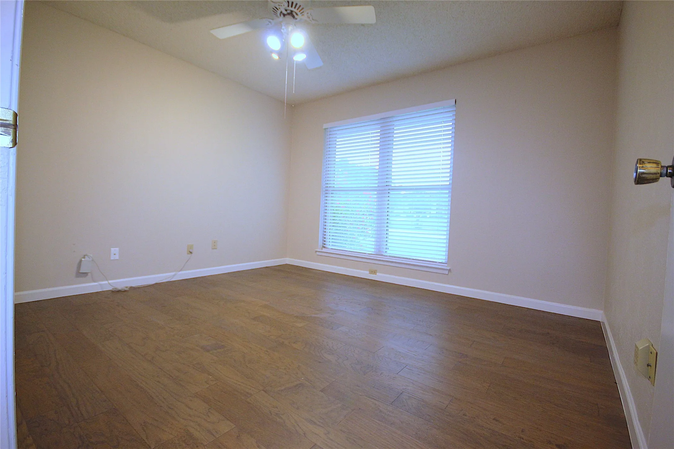 Single Family Residence For Sale in Dallas County , 3610 Cheyenne Trail, Garland, Texas 75044, 3 Bedroom, 2 Bathroom, 2 Garage spaces, 1,661 Sqft, built in 1977, mls#21265873, Real Estate Agent in Garland, Homes For Sale in Dallas county, Homes For Sale in Garland, Realtor in Garland Texas, Real Estate Brokerage Independent Realty Texas, Luminita Cordes Realtor