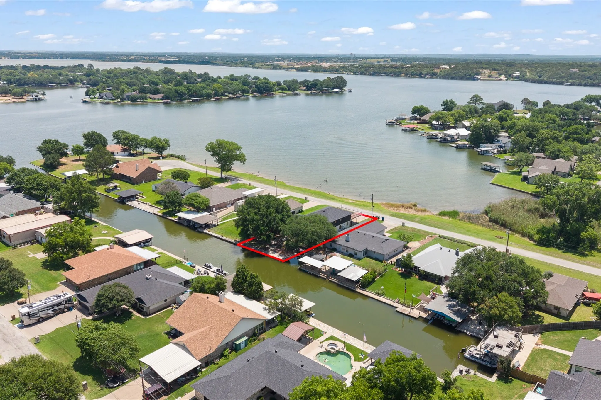 Single Family Residence For Sale in Hood County , 3708 Coral Sands Court, Granbury, Texas 76049, 3 Bedroom, 3 Bathroom, 2 Garage spaces, 2,674 Sqft, built in 1982, mls#21283944, Real Estate Agent in Granbury, Homes For Sale in Hood county, Homes For Sale in Granbury, Realtor in Granbury Texas, Real Estate Brokerage Independent Realty Texas, Luminita Cordes Realtor