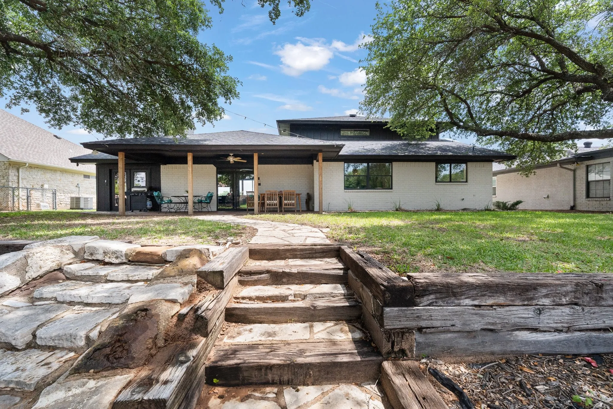 Single Family Residence For Sale in Hood County , 3708 Coral Sands Court, Granbury, Texas 76049, 3 Bedroom, 3 Bathroom, 2 Garage spaces, 2,674 Sqft, built in 1982, mls#21283944, Real Estate Agent in Granbury, Homes For Sale in Hood county, Homes For Sale in Granbury, Realtor in Granbury Texas, Real Estate Brokerage Independent Realty Texas, Luminita Cordes Realtor