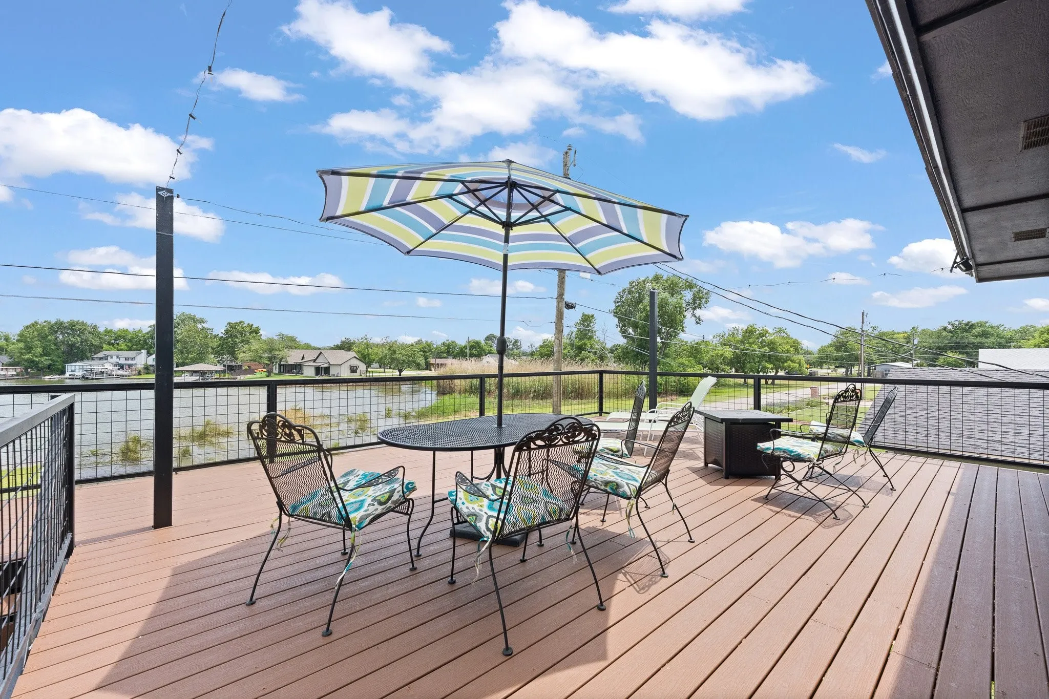 Single Family Residence For Sale in Hood County , 3708 Coral Sands Court, Granbury, Texas 76049, 3 Bedroom, 3 Bathroom, 2 Garage spaces, 2,674 Sqft, built in 1982, mls#21283944, Real Estate Agent in Granbury, Homes For Sale in Hood county, Homes For Sale in Granbury, Realtor in Granbury Texas, Real Estate Brokerage Independent Realty Texas, Luminita Cordes Realtor