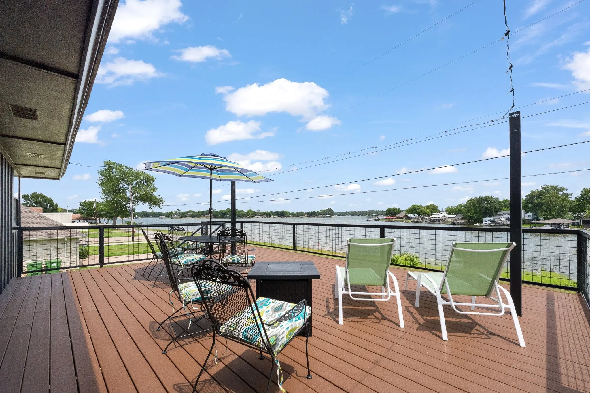 Single Family Residence For Sale in Hood County , 3708 Coral Sands Court, Granbury, Texas 76049, 3 Bedroom, 3 Bathroom, 2 Garage spaces, 2,674 Sqft, built in 1982, mls#21283944, Real Estate Agent in Granbury, Homes For Sale in Hood county, Homes For Sale in Granbury, Realtor in Granbury Texas, Real Estate Brokerage Independent Realty Texas, Luminita Cordes Realtor