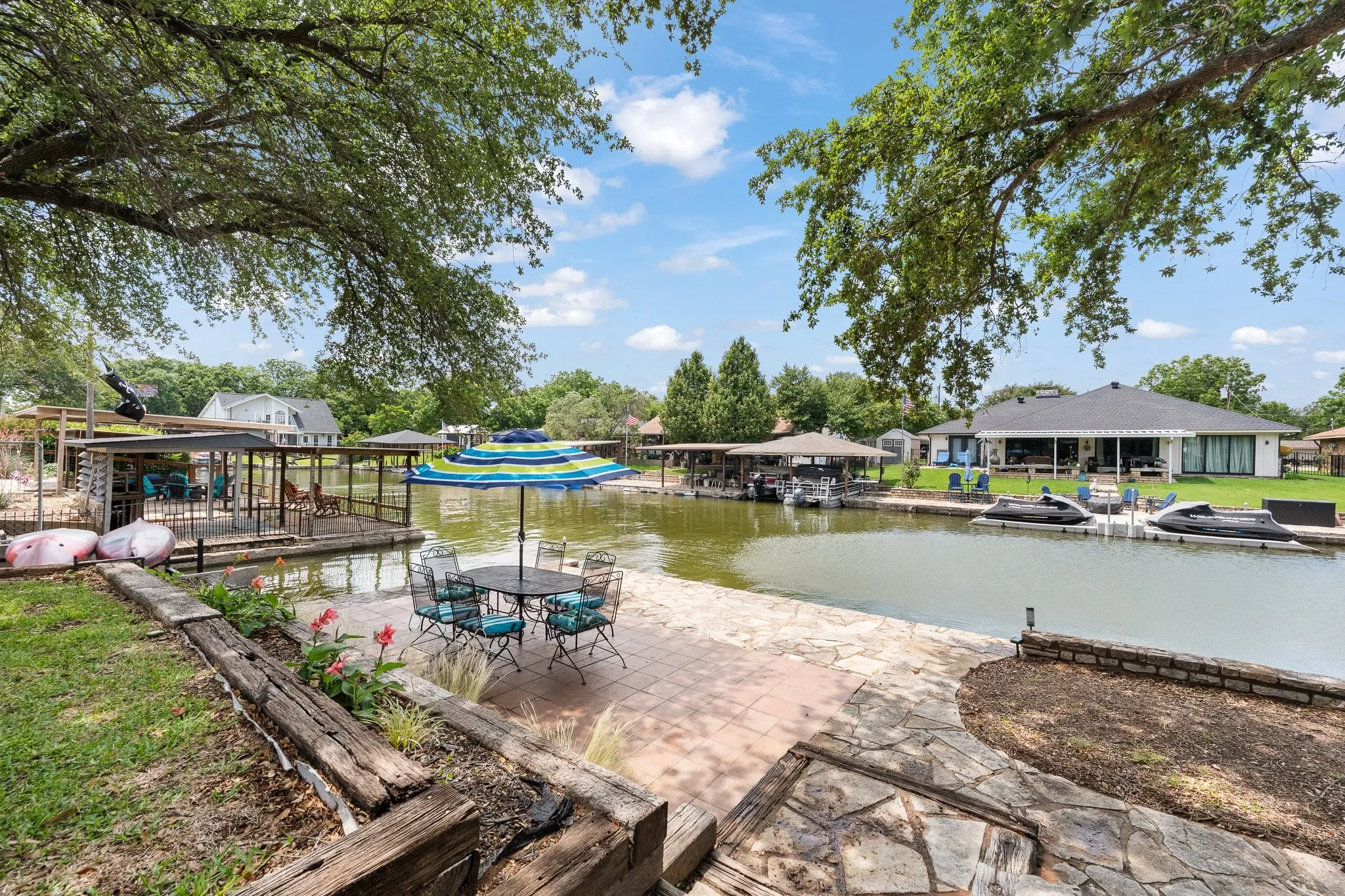 Single Family Residence For Sale in Hood County , 3708 Coral Sands Court, Granbury, Texas 76049, 3 Bedroom, 3 Bathroom, 2 Garage spaces, 2,674 Sqft, built in 1982, mls#21283944, Real Estate Agent in Granbury, Homes For Sale in Hood county, Homes For Sale in Granbury, Realtor in Granbury Texas, Real Estate Brokerage Independent Realty Texas, Luminita Cordes Realtor