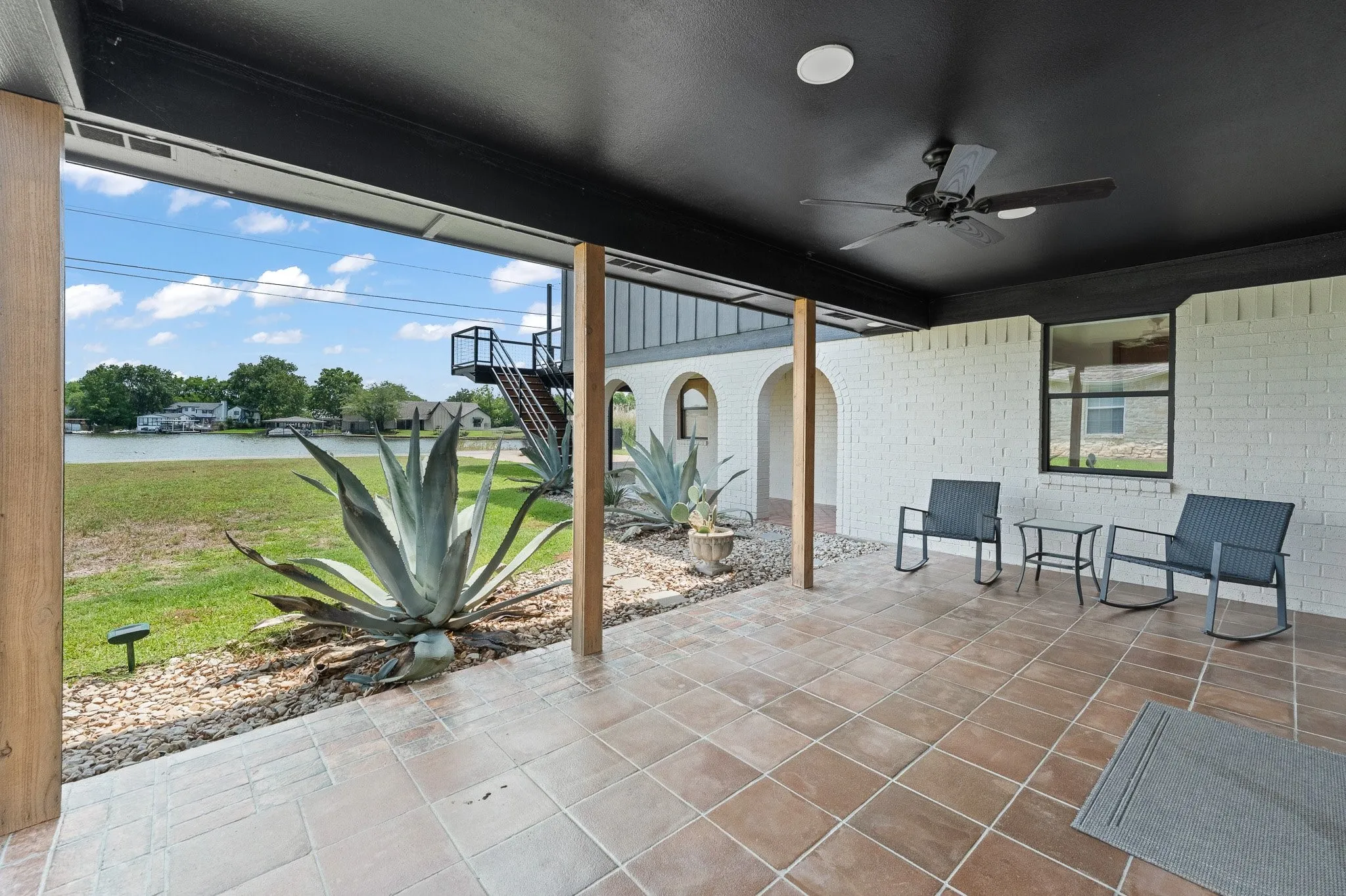 Single Family Residence For Sale in Hood County , 3708 Coral Sands Court, Granbury, Texas 76049, 3 Bedroom, 3 Bathroom, 2 Garage spaces, 2,674 Sqft, built in 1982, mls#21283944, Real Estate Agent in Granbury, Homes For Sale in Hood county, Homes For Sale in Granbury, Realtor in Granbury Texas, Real Estate Brokerage Independent Realty Texas, Luminita Cordes Realtor