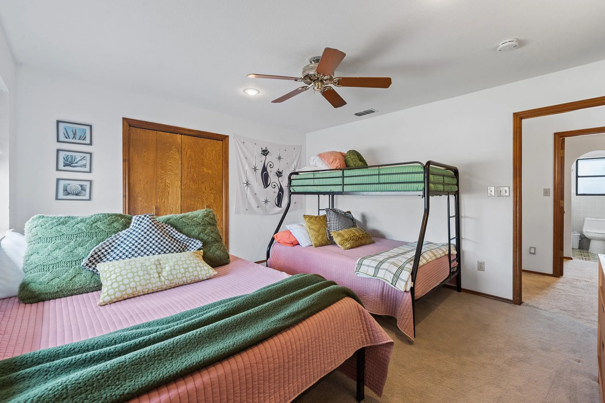 Single Family Residence For Sale in Hood County , 3708 Coral Sands Court, Granbury, Texas 76049, 3 Bedroom, 3 Bathroom, 2 Garage spaces, 2,674 Sqft, built in 1982, mls#21283944, Real Estate Agent in Granbury, Homes For Sale in Hood county, Homes For Sale in Granbury, Realtor in Granbury Texas, Real Estate Brokerage Independent Realty Texas, Luminita Cordes Realtor