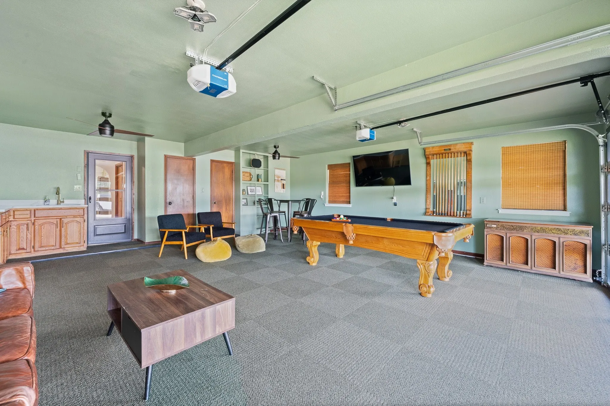 Single Family Residence For Sale in Hood County , 3708 Coral Sands Court, Granbury, Texas 76049, 3 Bedroom, 3 Bathroom, 2 Garage spaces, 2,674 Sqft, built in 1982, mls#21283944, Real Estate Agent in Granbury, Homes For Sale in Hood county, Homes For Sale in Granbury, Realtor in Granbury Texas, Real Estate Brokerage Independent Realty Texas, Luminita Cordes Realtor