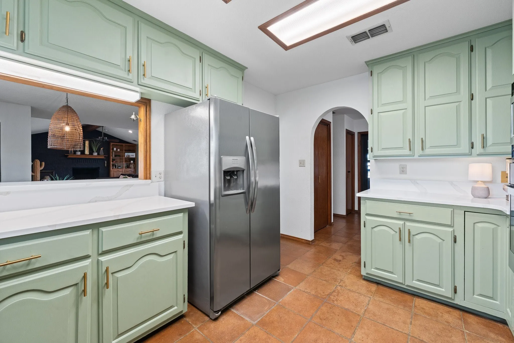 Single Family Residence For Sale in Hood County , 3708 Coral Sands Court, Granbury, Texas 76049, 3 Bedroom, 3 Bathroom, 2 Garage spaces, 2,674 Sqft, built in 1982, mls#21283944, Real Estate Agent in Granbury, Homes For Sale in Hood county, Homes For Sale in Granbury, Realtor in Granbury Texas, Real Estate Brokerage Independent Realty Texas, Luminita Cordes Realtor