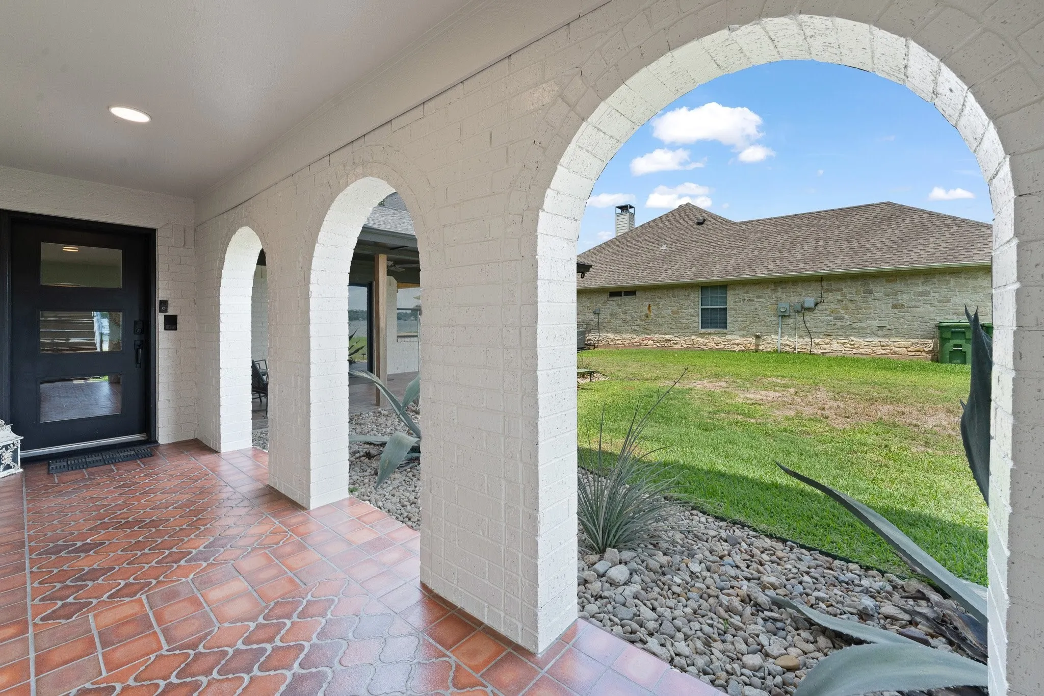 Single Family Residence For Sale in Hood County , 3708 Coral Sands Court, Granbury, Texas 76049, 3 Bedroom, 3 Bathroom, 2 Garage spaces, 2,674 Sqft, built in 1982, mls#21283944, Real Estate Agent in Granbury, Homes For Sale in Hood county, Homes For Sale in Granbury, Realtor in Granbury Texas, Real Estate Brokerage Independent Realty Texas, Luminita Cordes Realtor