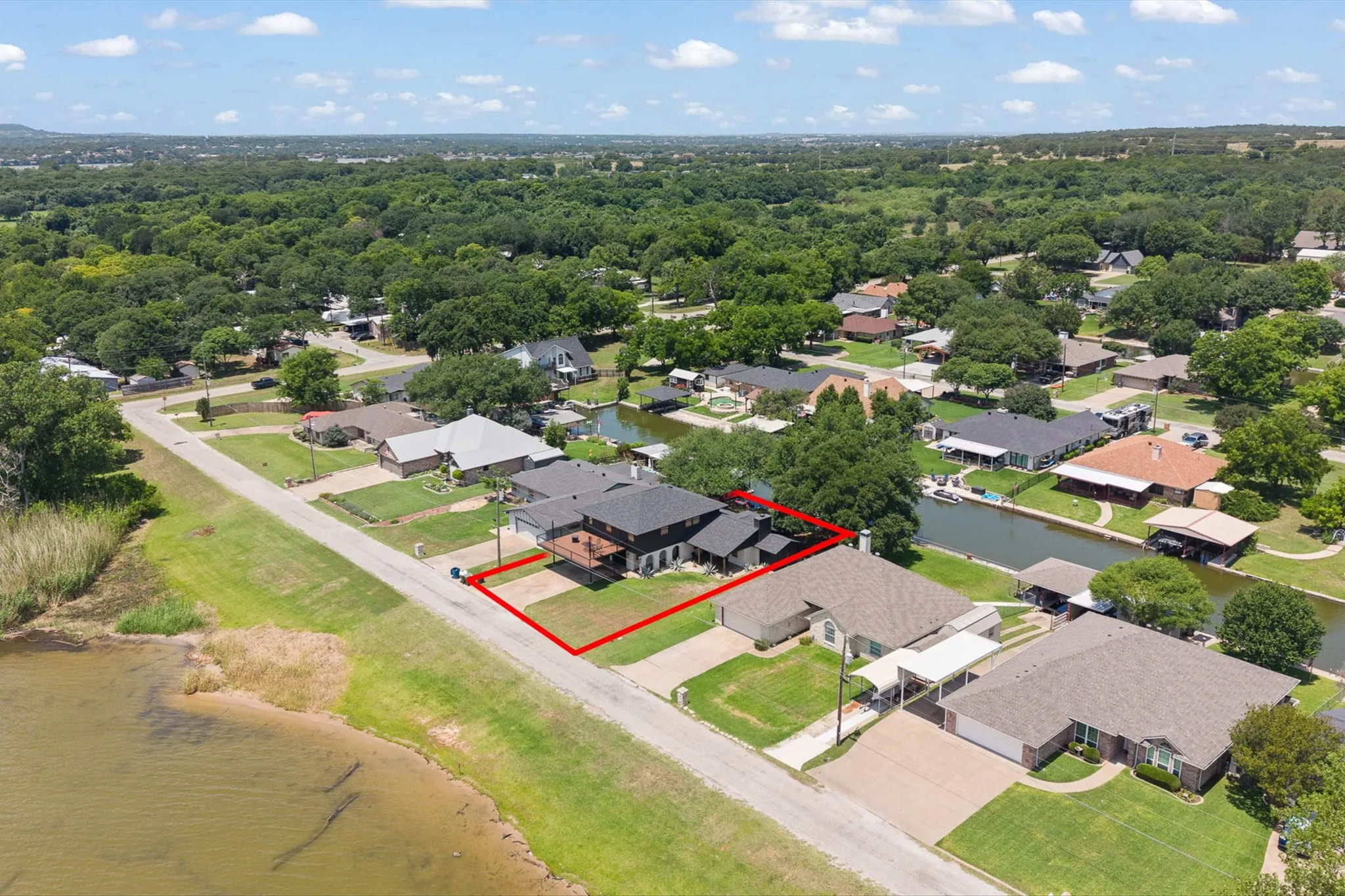 Single Family Residence For Sale in Hood County , 3708 Coral Sands Court, Granbury, Texas 76049, 3 Bedroom, 3 Bathroom, 2 Garage spaces, 2,674 Sqft, built in 1982, mls#21283944, Real Estate Agent in Granbury, Homes For Sale in Hood county, Homes For Sale in Granbury, Realtor in Granbury Texas, Real Estate Brokerage Independent Realty Texas, Luminita Cordes Realtor
