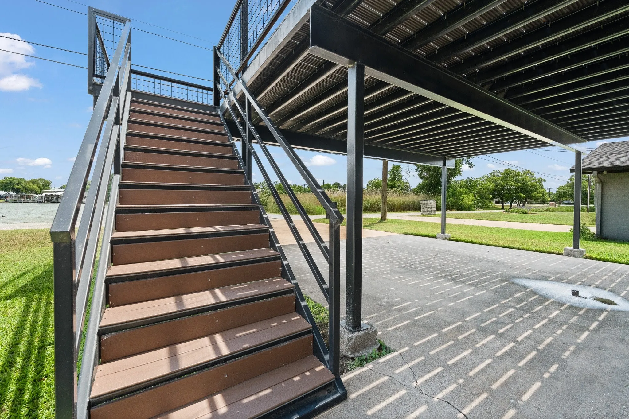 Single Family Residence For Sale in Hood County , 3708 Coral Sands Court, Granbury, Texas 76049, 3 Bedroom, 3 Bathroom, 2 Garage spaces, 2,674 Sqft, built in 1982, mls#21283944, Real Estate Agent in Granbury, Homes For Sale in Hood county, Homes For Sale in Granbury, Realtor in Granbury Texas, Real Estate Brokerage Independent Realty Texas, Luminita Cordes Realtor