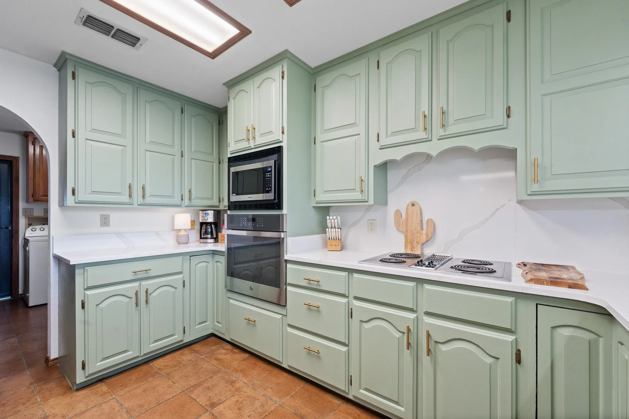 Single Family Residence For Sale in Hood County , 3708 Coral Sands Court, Granbury, Texas 76049, 3 Bedroom, 3 Bathroom, 2 Garage spaces, 2,674 Sqft, built in 1982, mls#21283944, Real Estate Agent in Granbury, Homes For Sale in Hood county, Homes For Sale in Granbury, Realtor in Granbury Texas, Real Estate Brokerage Independent Realty Texas, Luminita Cordes Realtor