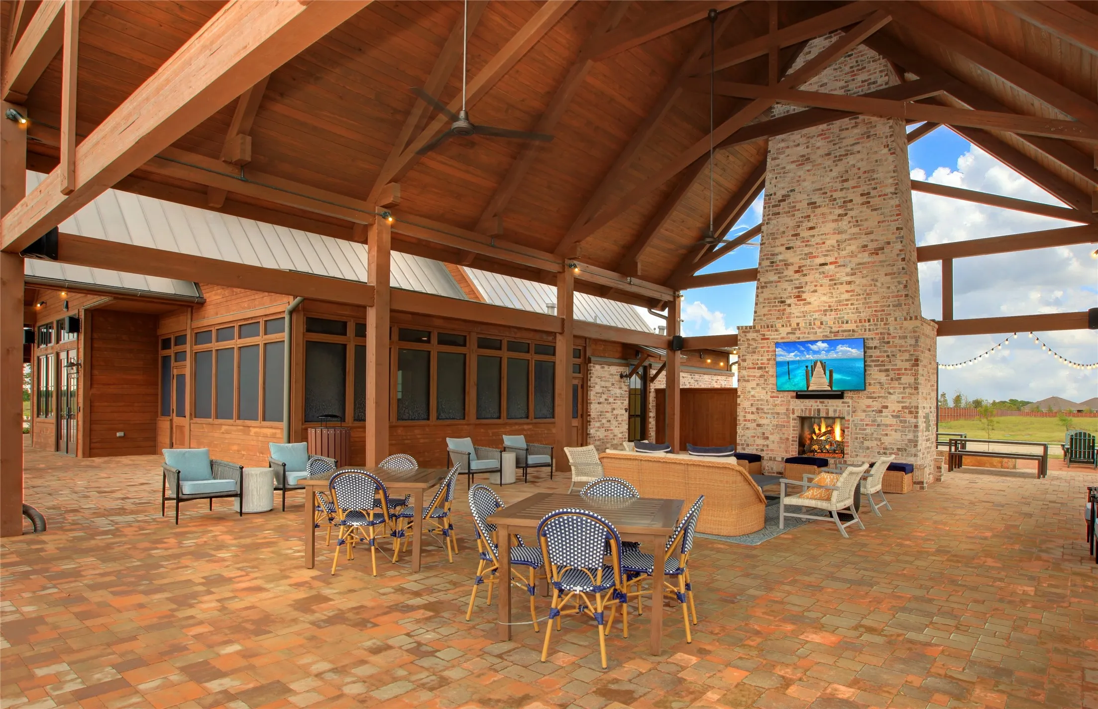 Outdoor/Indoor Lobby
