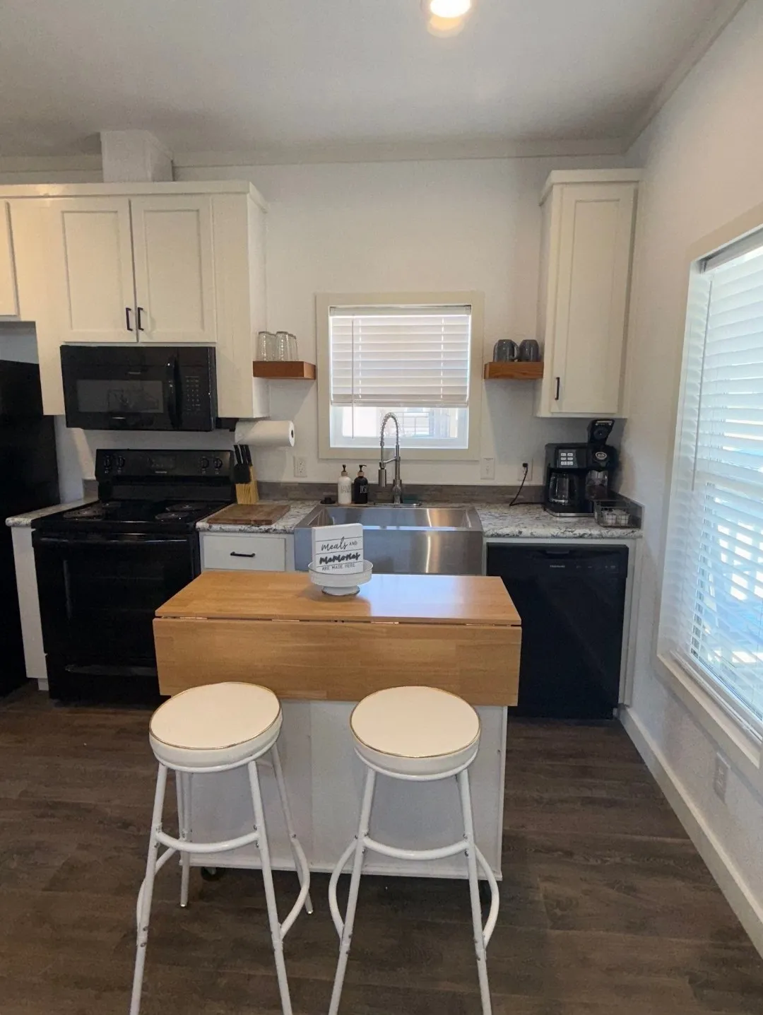 Manufactured Home For Sale in Wood County , 275 Indian Gap, Quitman, Texas 75783, 1 Bedroom, 1 Bathroom, Garage spaces, 399 Sqft, built in 2024, mls#21282876, Real Estate Agent in Quitman, Homes For Sale in Wood county, Homes For Sale in Quitman, Realtor in Quitman Texas, Real Estate Brokerage Independent Realty Texas, Luminita Cordes Realtor