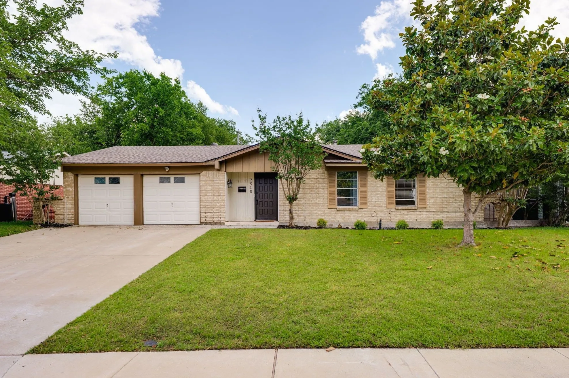 Single Family Residence For Sale in Dallas County , 2518 Hightrail Drive, Carrollton, Texas 75006, 3 Bedroom, 2 Bathroom, 2 Garage spaces, 1,847 Sqft, built in 1969, mls#21283831, Real Estate Agent in Carrollton, Homes For Sale in Dallas county, Homes For Sale in Carrollton, Realtor in Carrollton Texas, Real Estate Brokerage Independent Realty Texas, Luminita Cordes Realtor