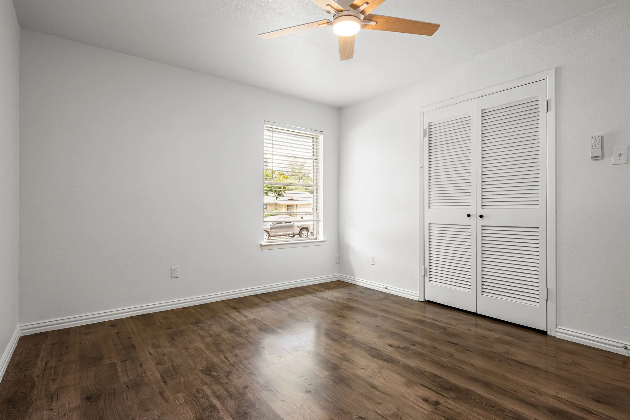 Single Family Residence For Sale in Dallas County , 2518 Hightrail Drive, Carrollton, Texas 75006, 3 Bedroom, 2 Bathroom, 2 Garage spaces, 1,847 Sqft, built in 1969, mls#21283831, Real Estate Agent in Carrollton, Homes For Sale in Dallas county, Homes For Sale in Carrollton, Realtor in Carrollton Texas, Real Estate Brokerage Independent Realty Texas, Luminita Cordes Realtor