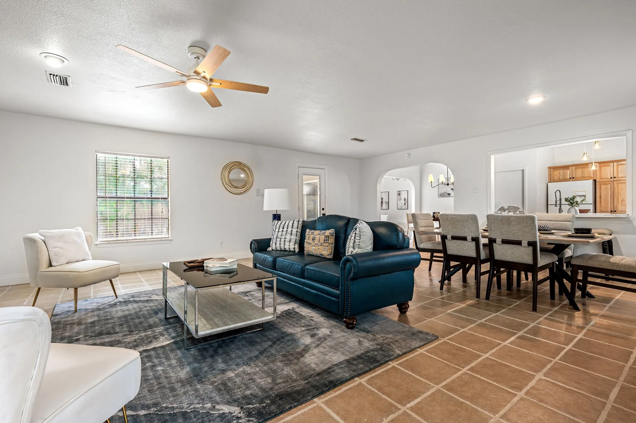Single Family Residence For Sale in Dallas County , 2518 Hightrail Drive, Carrollton, Texas 75006, 3 Bedroom, 2 Bathroom, 2 Garage spaces, 1,847 Sqft, built in 1969, mls#21283831, Real Estate Agent in Carrollton, Homes For Sale in Dallas county, Homes For Sale in Carrollton, Realtor in Carrollton Texas, Real Estate Brokerage Independent Realty Texas, Luminita Cordes Realtor
