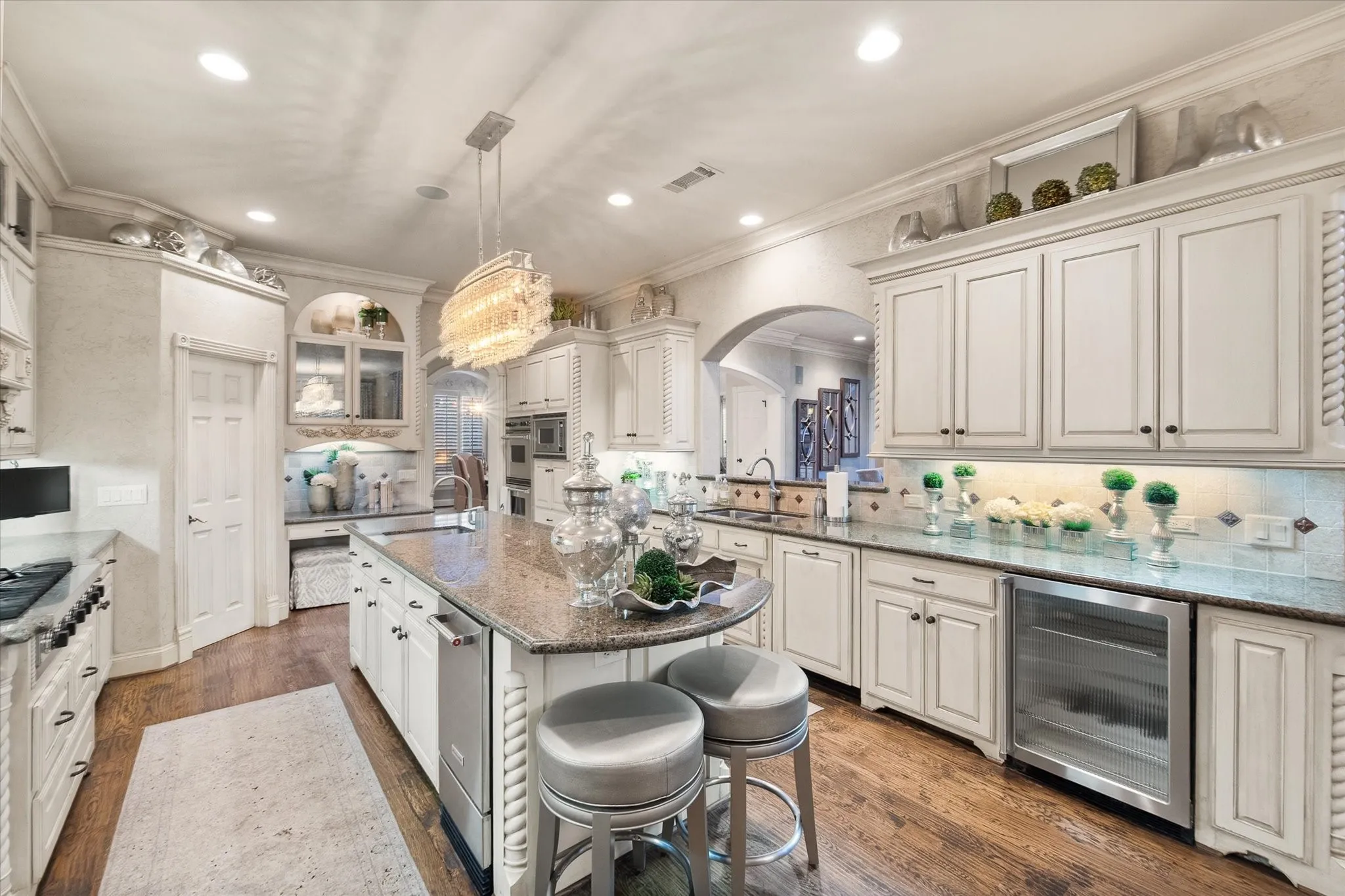Single Family Residence For Sale in Tarrant County , 2325 Panorama Court, Arlington, Texas 76016, 4 Bedroom, 6 Bathroom, 3 Garage spaces, 6,566 Sqft, built in 2003, Price $1,395,000, mls#21281591, Real Estate Agent in Arlington, Homes For Sale in Tarrant county, Homes For Sale in Arlington, Realtor in Arlington Texas, Real Estate Brokerage Independent Realty Texas, Luminita Cordes Realtor