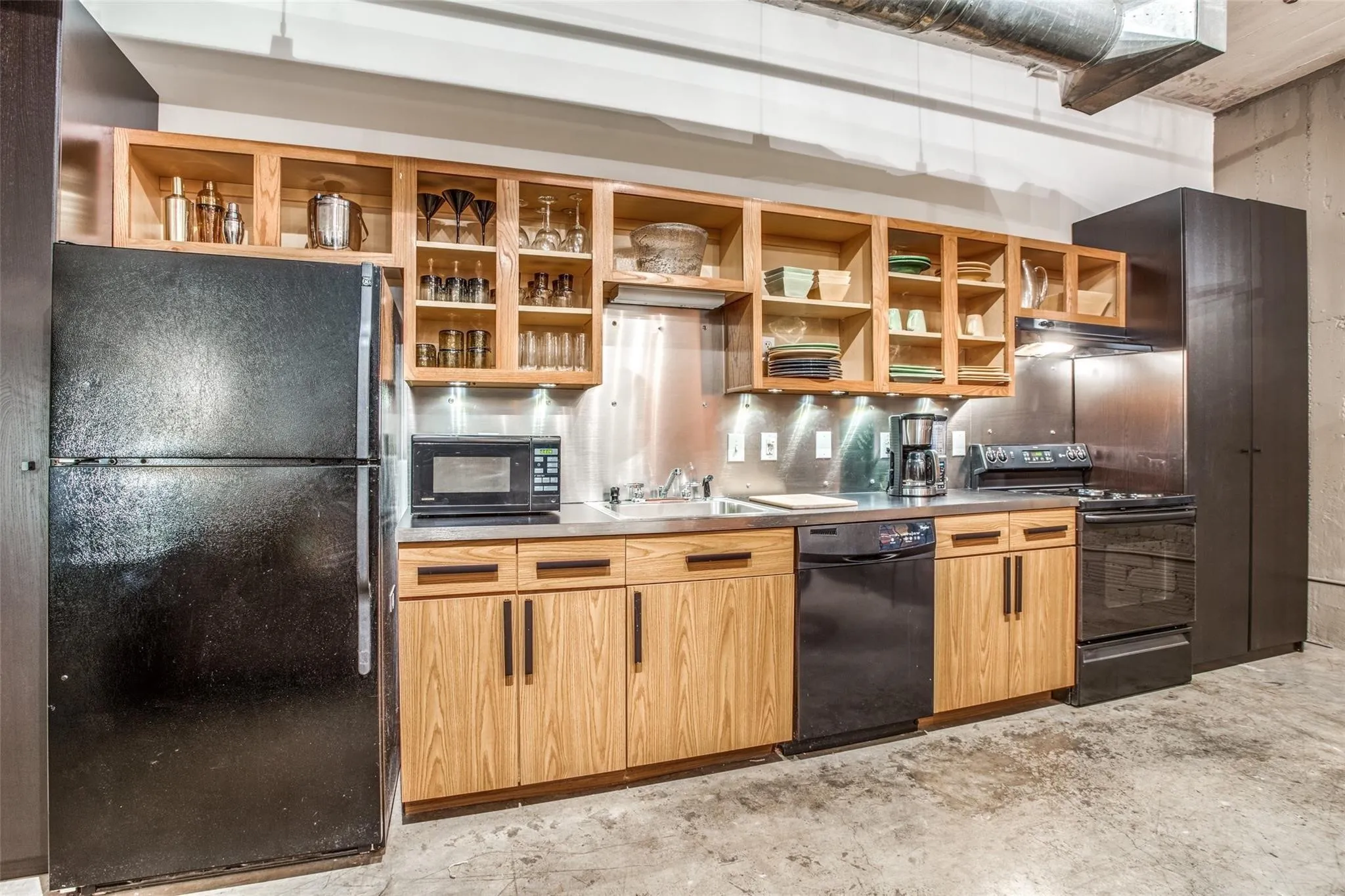 Condominium For Rent in Dallas County , 1122 Jackson Street 322, Dallas, Texas 75202, 1 Bedroom, 1 Bathroom, 1 Garage spaces, 840 Sqft, built in 1925, Price $2,100, mls#21284431, Real Estate Agent in Dallas, Homes For Rent in Dallas county, Homes For Rent in Dallas, Realtor in Dallas Texas, Real Estate Brokerage Independent Realty Texas, Luminita Cordes Realtor