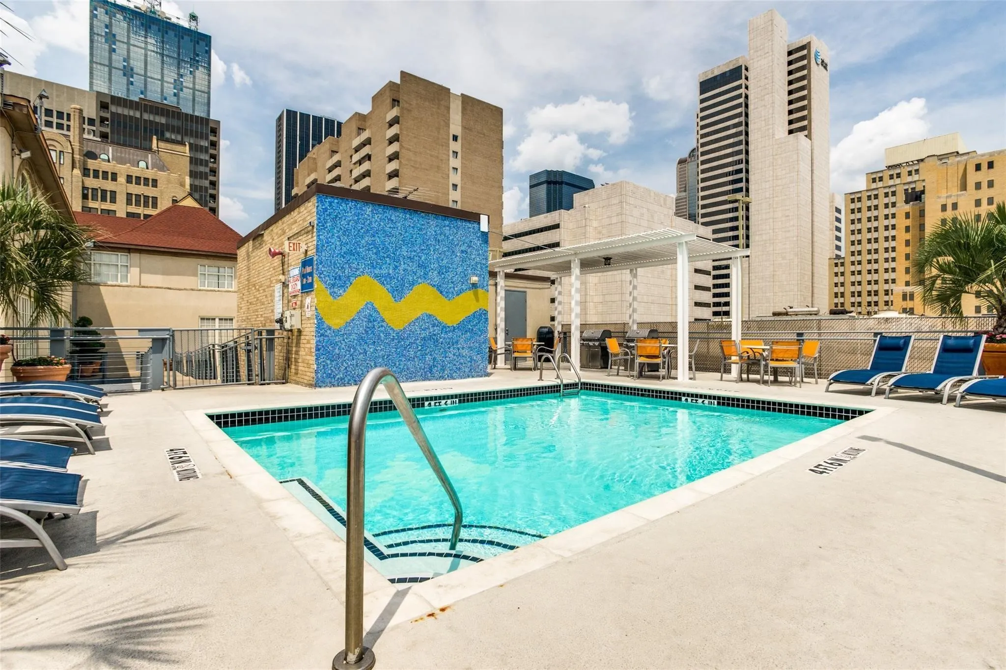 Condominium For Rent in Dallas County , 1122 Jackson Street 322, Dallas, Texas 75202, 1 Bedroom, 1 Bathroom, 1 Garage spaces, 840 Sqft, built in 1925, Price $2,100, mls#21284431, Real Estate Agent in Dallas, Homes For Rent in Dallas county, Homes For Rent in Dallas, Realtor in Dallas Texas, Real Estate Brokerage Independent Realty Texas, Luminita Cordes Realtor