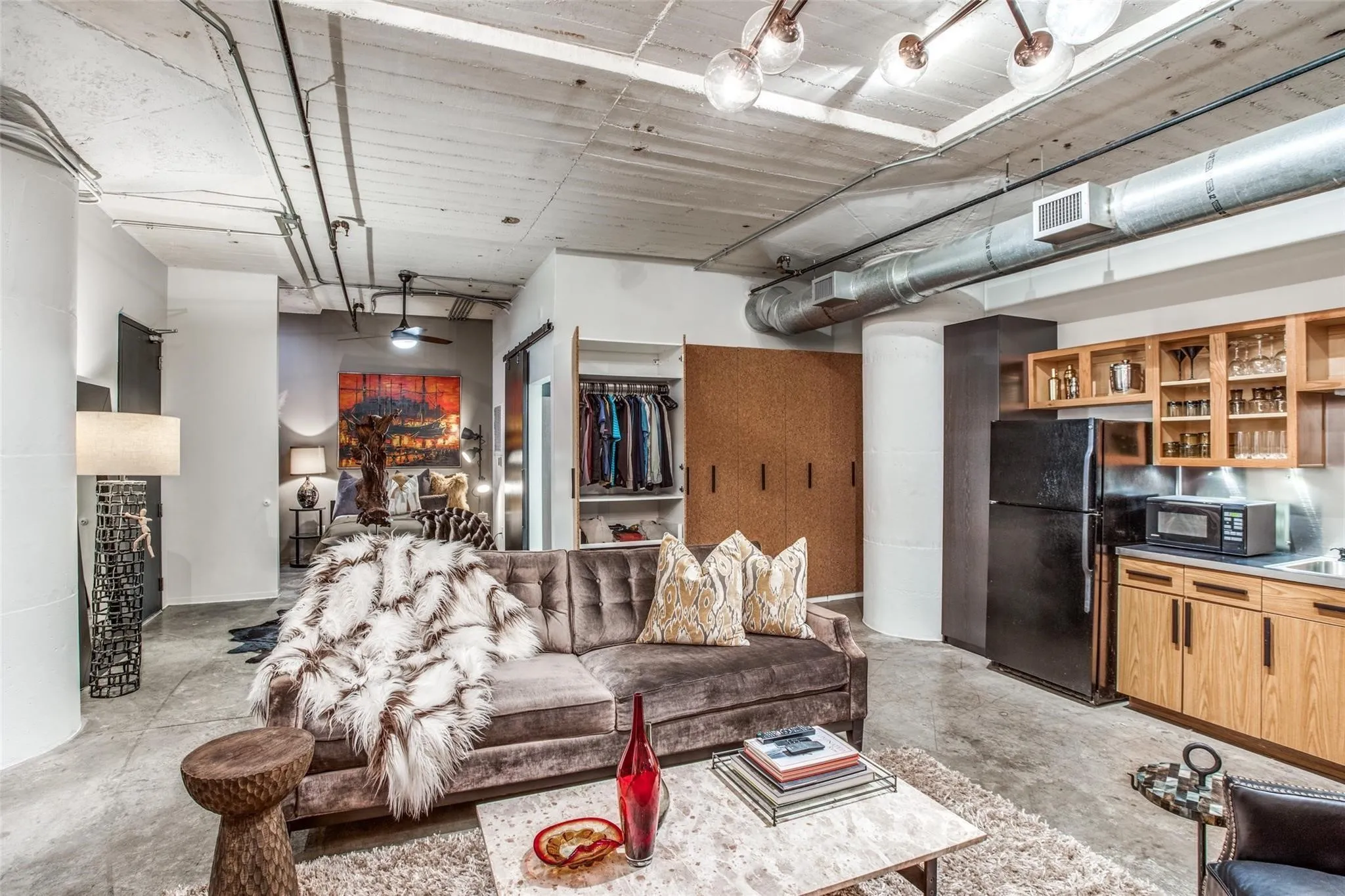 Condominium For Rent in Dallas County , 1122 Jackson Street 322, Dallas, Texas 75202, 1 Bedroom, 1 Bathroom, 1 Garage spaces, 840 Sqft, built in 1925, Price $2,100, mls#21284431, Real Estate Agent in Dallas, Homes For Rent in Dallas county, Homes For Rent in Dallas, Realtor in Dallas Texas, Real Estate Brokerage Independent Realty Texas, Luminita Cordes Realtor