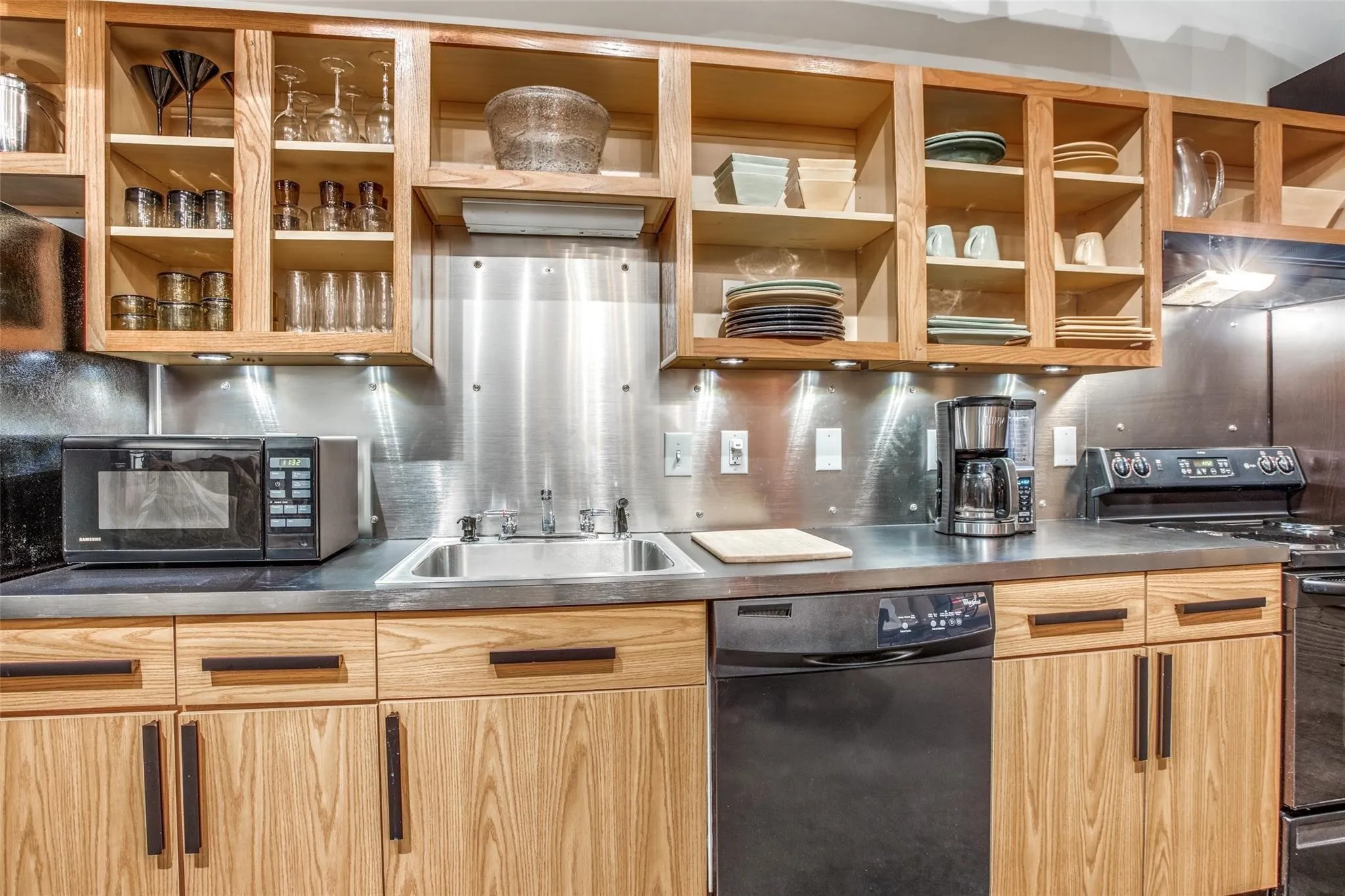Condominium For Rent in Dallas County , 1122 Jackson Street 322, Dallas, Texas 75202, 1 Bedroom, 1 Bathroom, 1 Garage spaces, 840 Sqft, built in 1925, Price $2,100, mls#21284431, Real Estate Agent in Dallas, Homes For Rent in Dallas county, Homes For Rent in Dallas, Realtor in Dallas Texas, Real Estate Brokerage Independent Realty Texas, Luminita Cordes Realtor