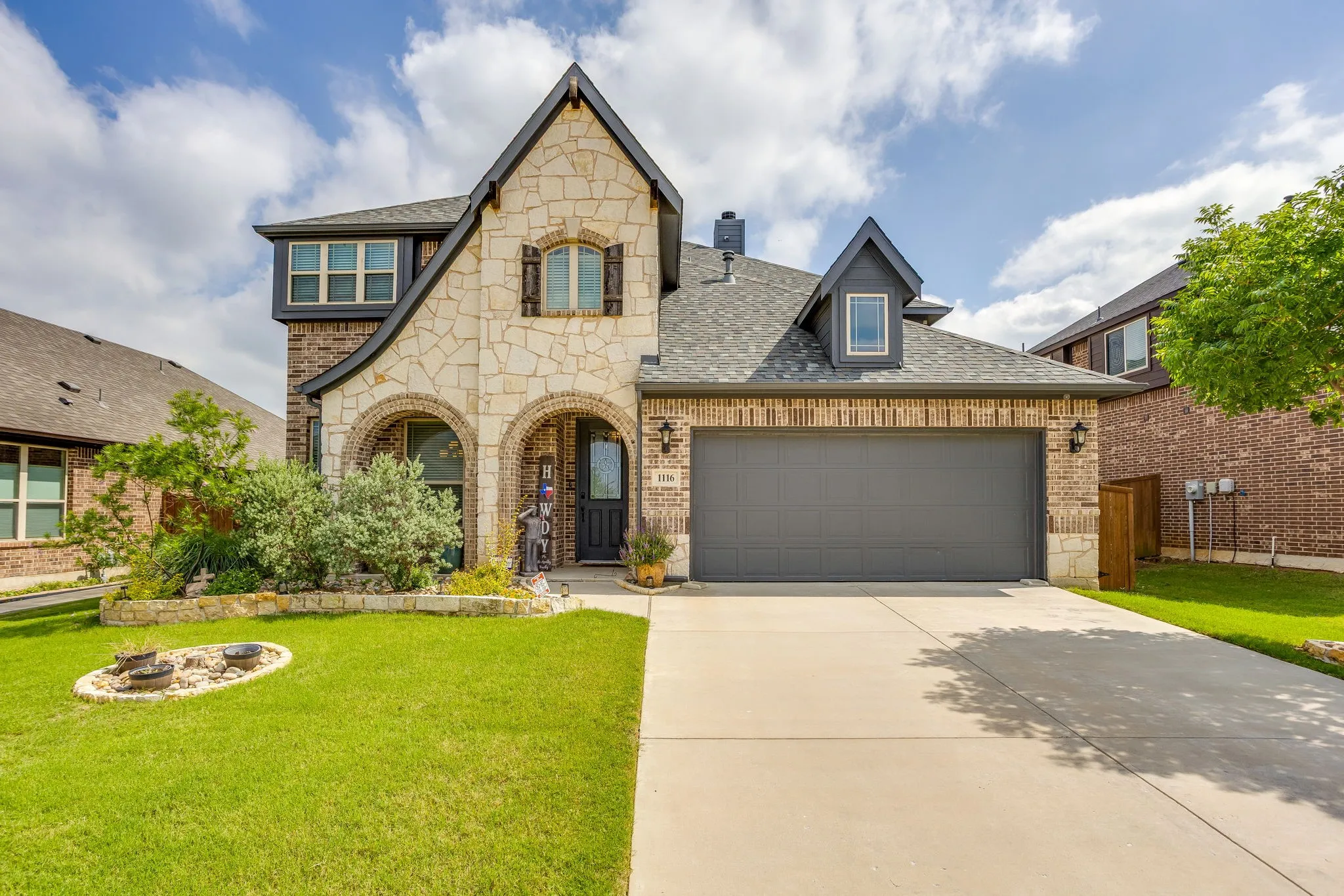Single Family Residence For Sale in Johnson County , 1116 Bear Oak Drive, Burleson, Texas 76028, 5 Bedroom, 4 Bathroom, 2 Garage spaces, 3,280 Sqft, built in 2020, mls#21275725, Real Estate Agent in Burleson, Homes For Sale in Johnson county, Homes For Sale in Burleson, Realtor in Burleson Texas, Real Estate Brokerage Independent Realty Texas, Luminita Cordes Realtor