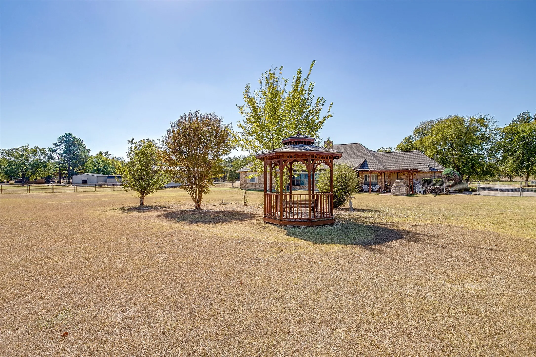 Single Family Residence For Sale in Johnson County , 144 Trailwood Drive, Joshua, Texas 76058, 3 Bedroom, 2 Bathroom, 2 Garage spaces, 2,596 Sqft, built in 1987, mls#21265394, Real Estate Agent in Joshua, Homes For Sale in Johnson county, Homes For Sale in Joshua, Realtor in Joshua Texas, Real Estate Brokerage Independent Realty Texas, Luminita Cordes Realtor