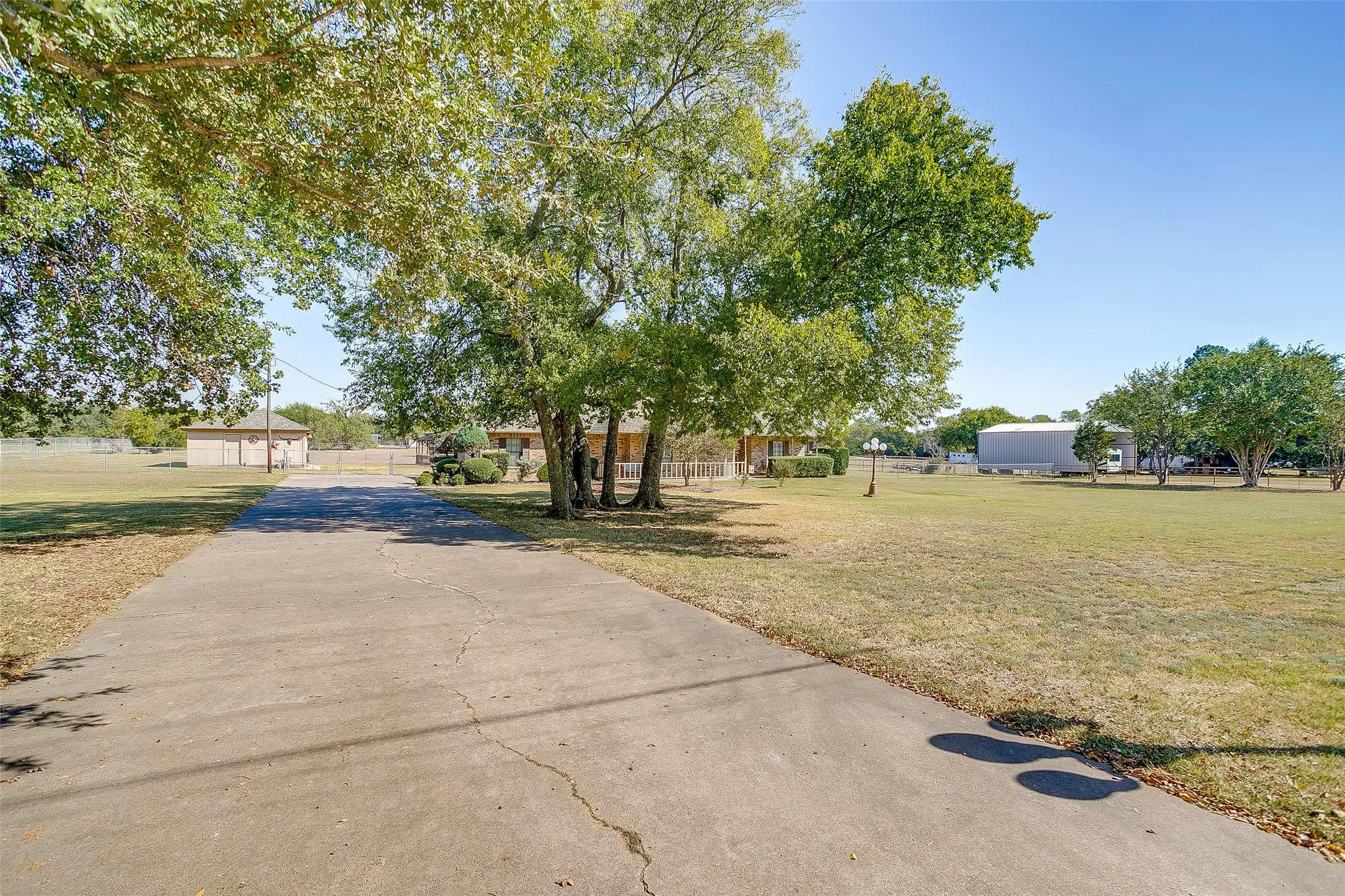 Single Family Residence For Sale in Johnson County , 144 Trailwood Drive, Joshua, Texas 76058, 3 Bedroom, 2 Bathroom, 2 Garage spaces, 2,596 Sqft, built in 1987, mls#21265394, Real Estate Agent in Joshua, Homes For Sale in Johnson county, Homes For Sale in Joshua, Realtor in Joshua Texas, Real Estate Brokerage Independent Realty Texas, Luminita Cordes Realtor