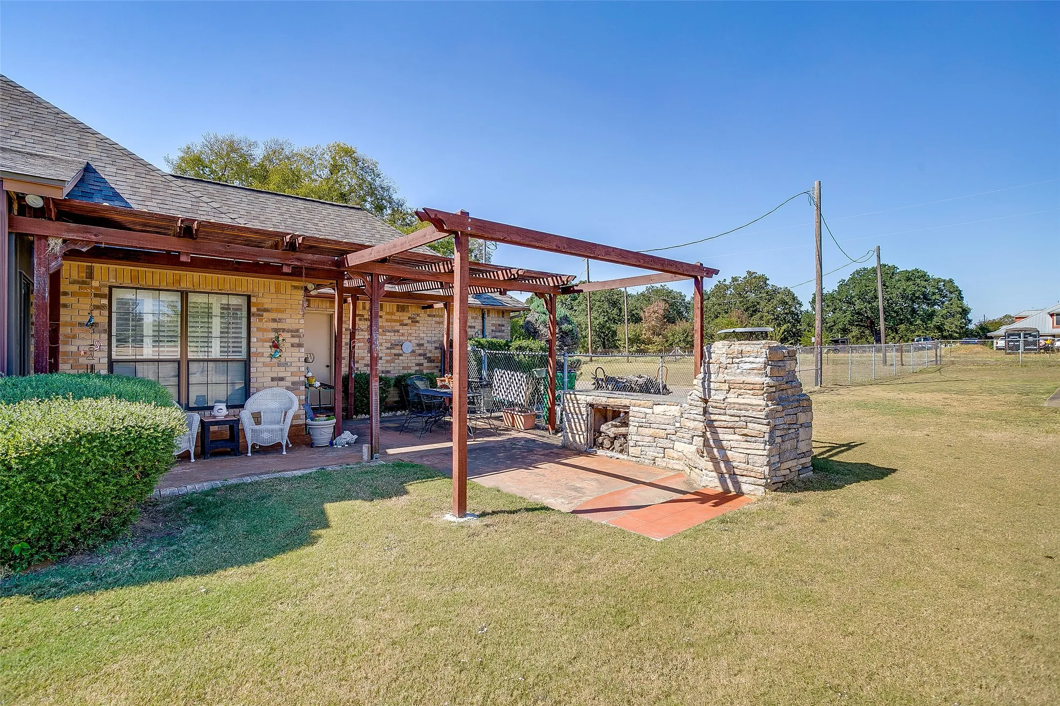 Single Family Residence For Sale in Johnson County , 144 Trailwood Drive, Joshua, Texas 76058, 3 Bedroom, 2 Bathroom, 2 Garage spaces, 2,596 Sqft, built in 1987, mls#21265394, Real Estate Agent in Joshua, Homes For Sale in Johnson county, Homes For Sale in Joshua, Realtor in Joshua Texas, Real Estate Brokerage Independent Realty Texas, Luminita Cordes Realtor