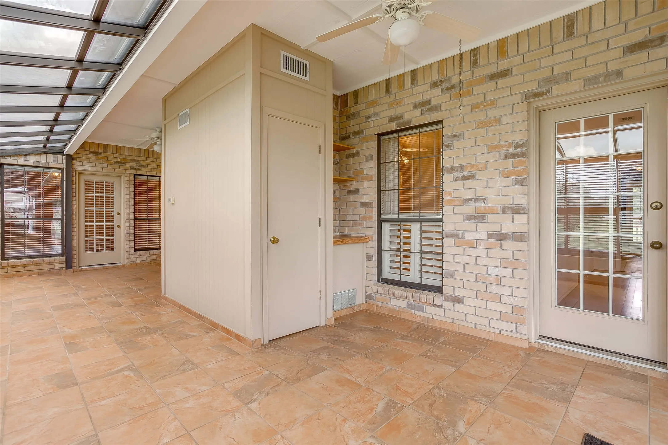 Single Family Residence For Sale in Johnson County , 144 Trailwood Drive, Joshua, Texas 76058, 3 Bedroom, 2 Bathroom, 2 Garage spaces, 2,596 Sqft, built in 1987, mls#21265394, Real Estate Agent in Joshua, Homes For Sale in Johnson county, Homes For Sale in Joshua, Realtor in Joshua Texas, Real Estate Brokerage Independent Realty Texas, Luminita Cordes Realtor