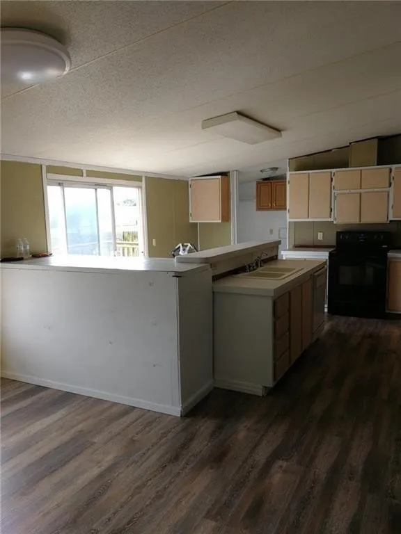 Manufactured Home For Sale in Grayson County , 120 Pine Ridge Circle, Southmayd, Texas 75092, 4 Bedrooms, 2 Bathrooms, Garage spaces, 1,680 Sqft, built in 1999, Price $129,000, mls#21284466, Real Estate Agent in Southmayd, Homes For Sale in Grayson county, Homes For Sale in Southmayd, Realtor in Southmayd Texas, Real Estate Brokerage Independent Realty Texas, Luminita Cordes Realtor